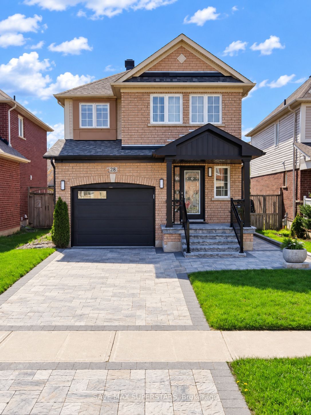 28 Versailles Crescent Property Photo 1