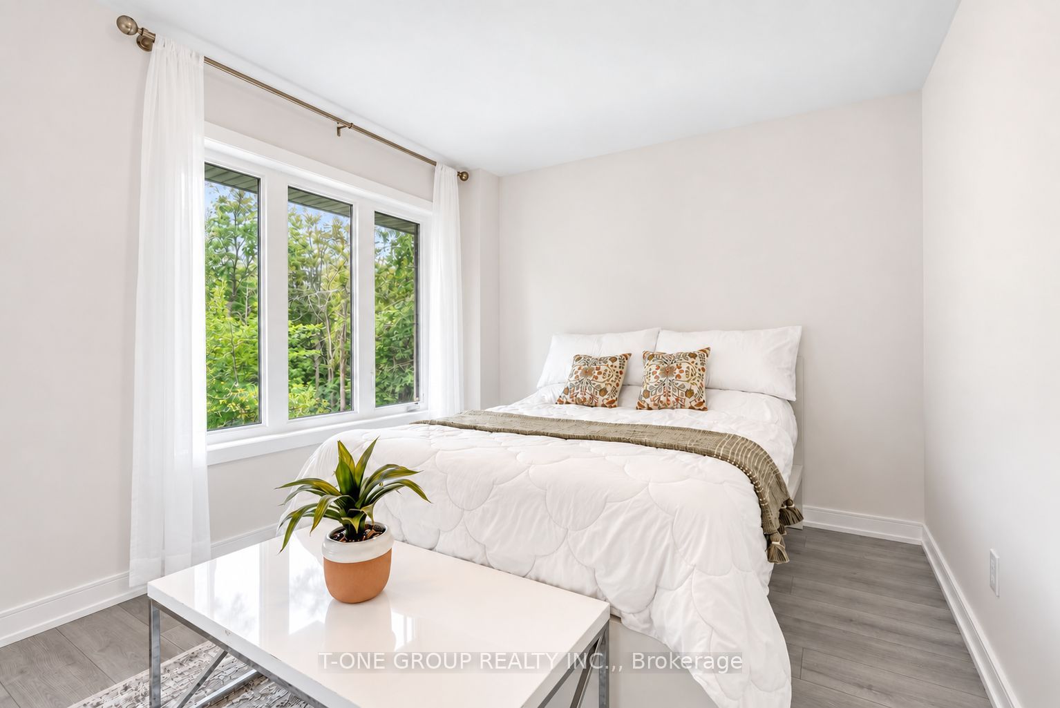 148 Blue Forest Crescent Property Photo 10