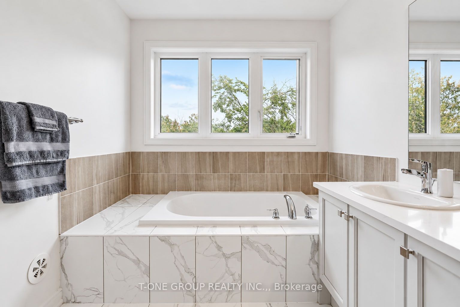 148 Blue Forest Crescent Property Photo 34