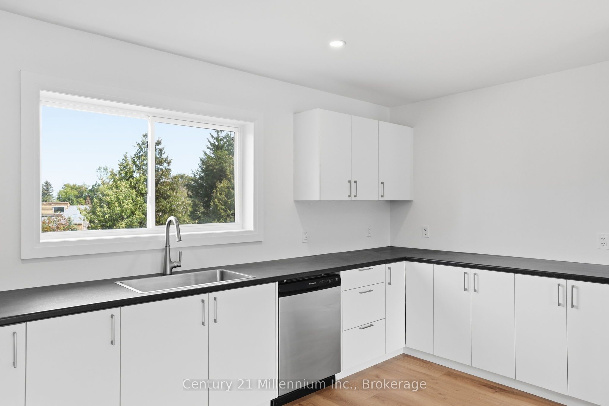 9592 Beachwood Road 2 Property Photo 4