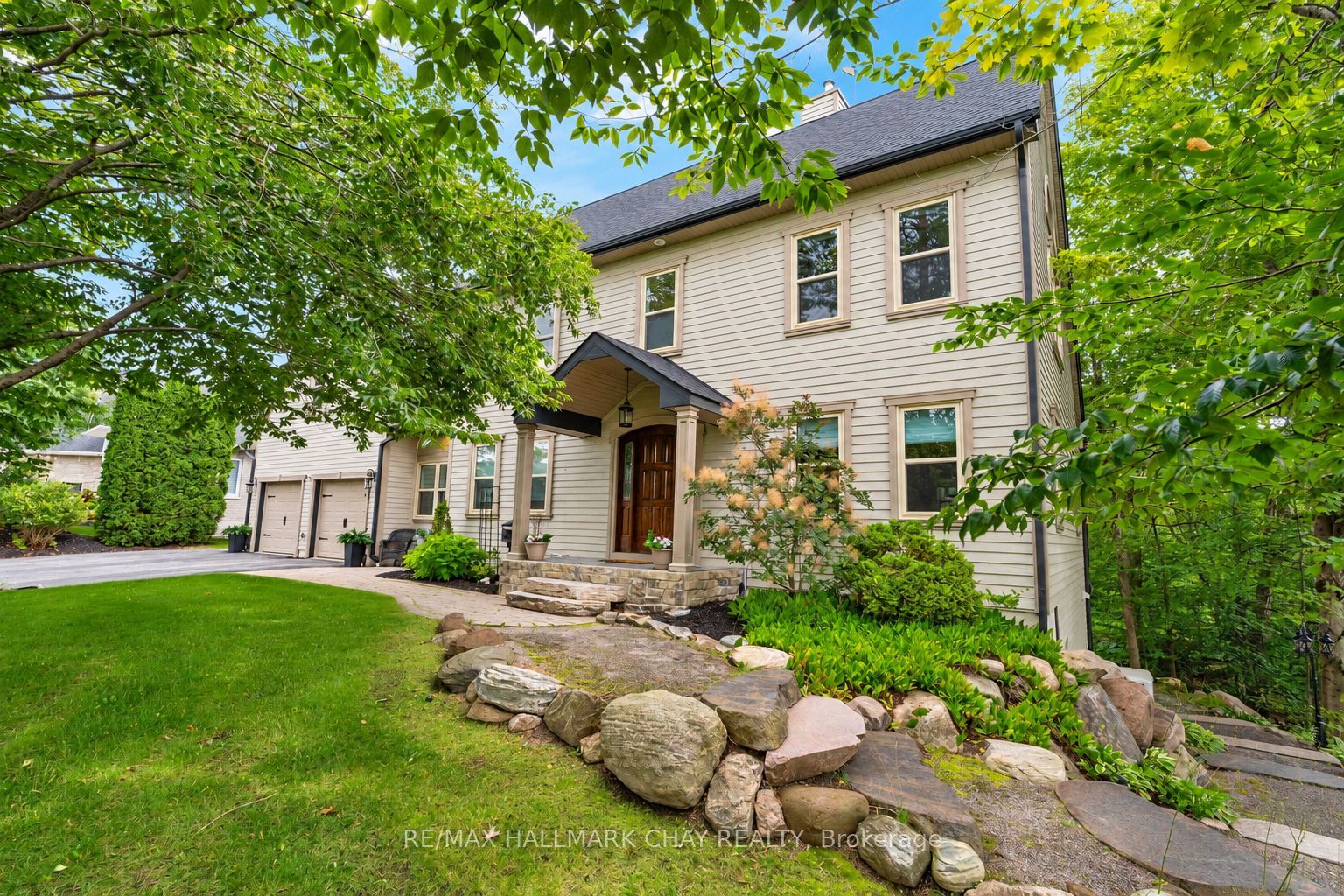 9 Bridle Path Property Photo 1