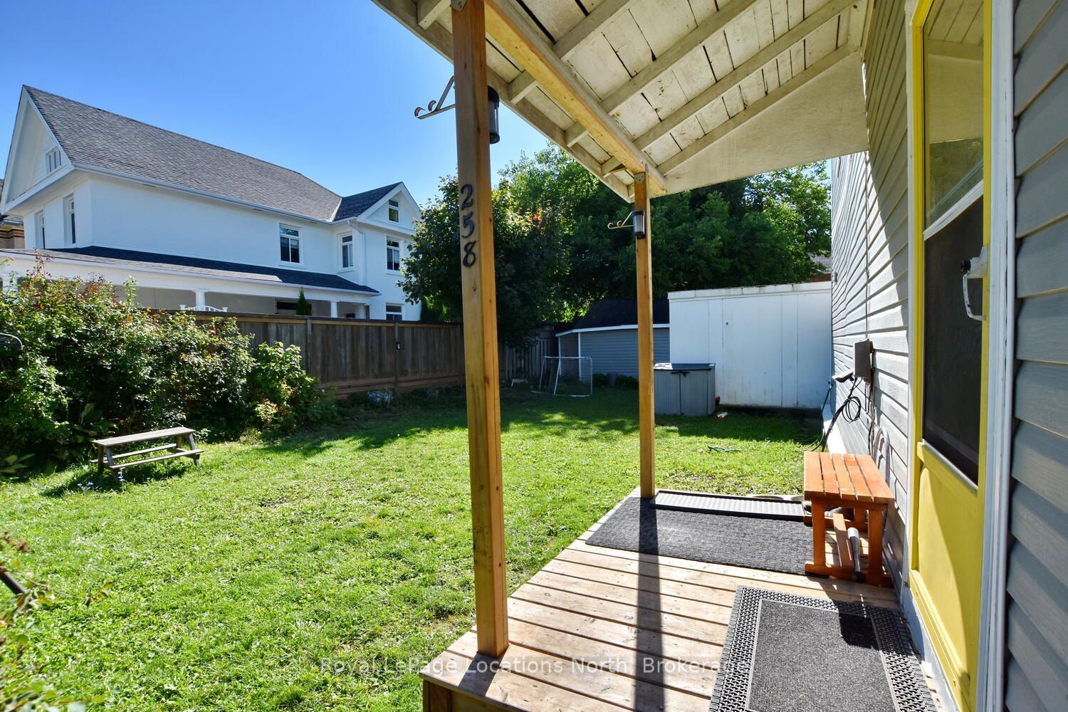 256 Ontario Street Property Photo 9