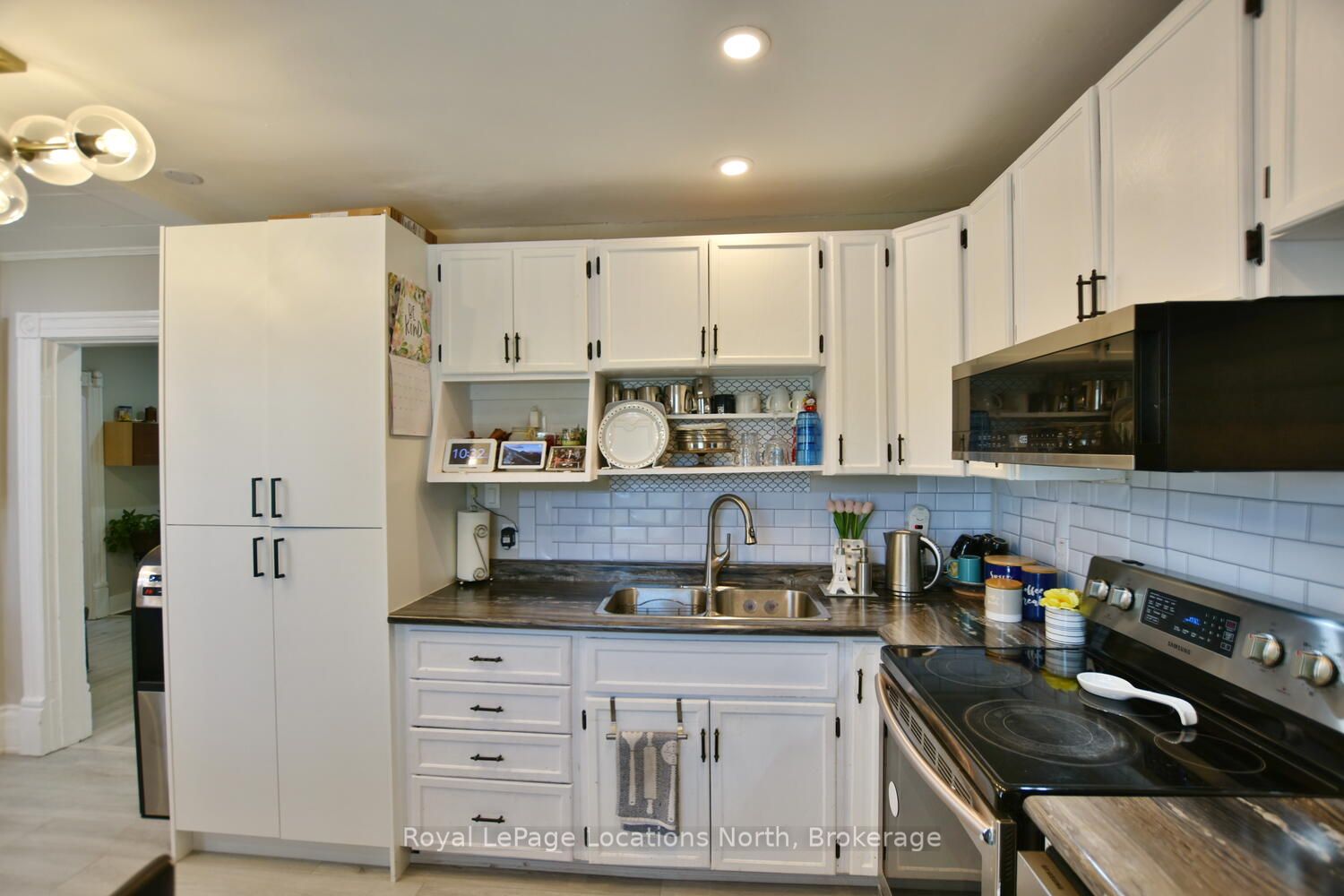 256 Ontario Street Property Photo 22
