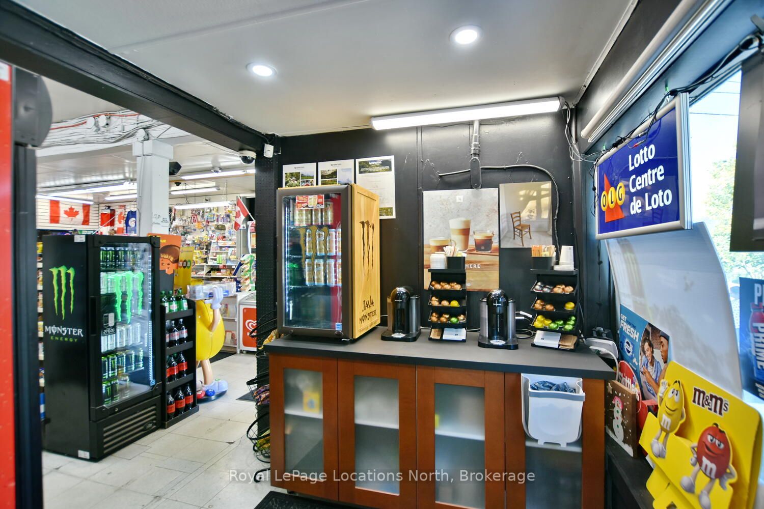 256 Ontario Street Property Photo 34