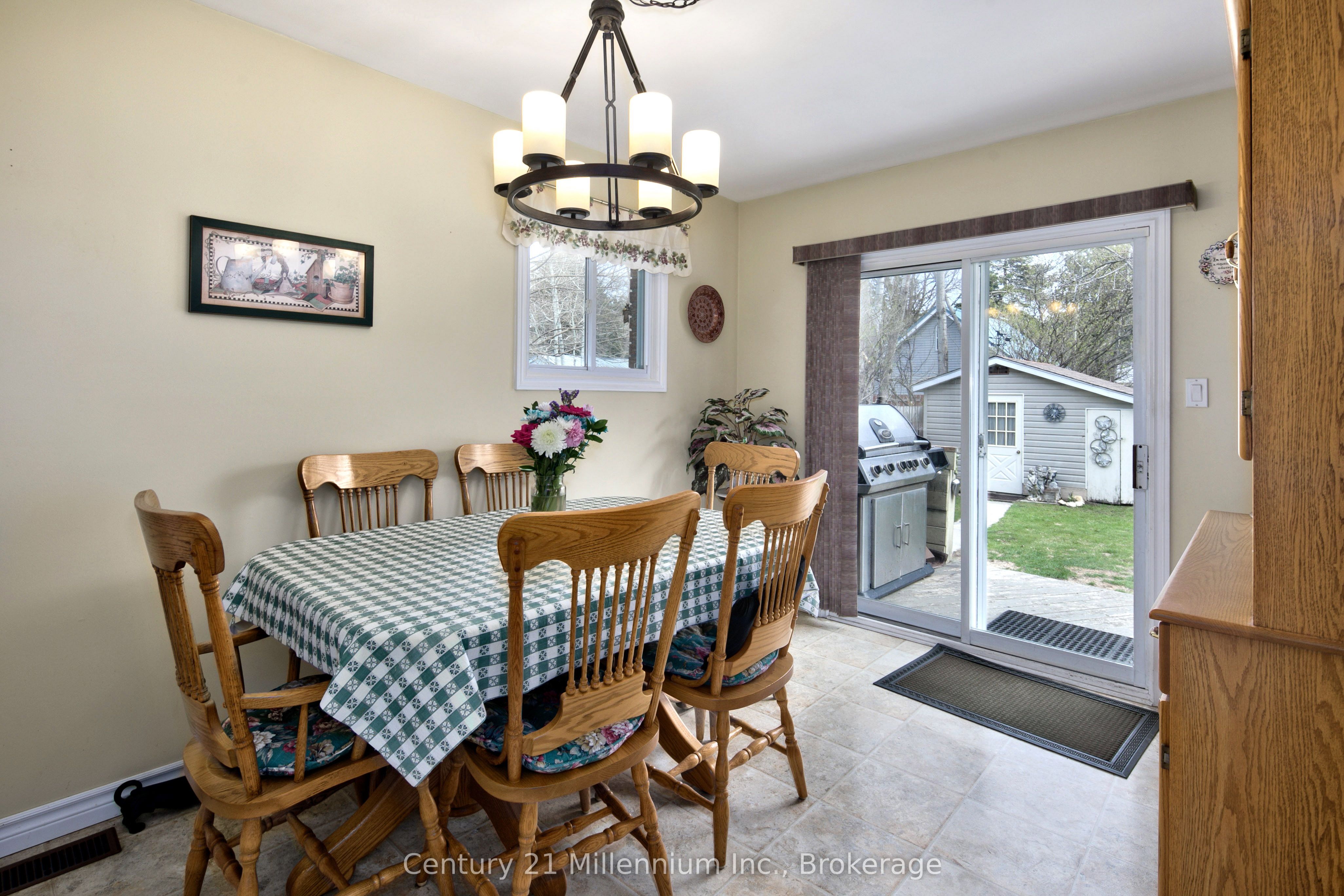 67 East Street E Property Photo 12