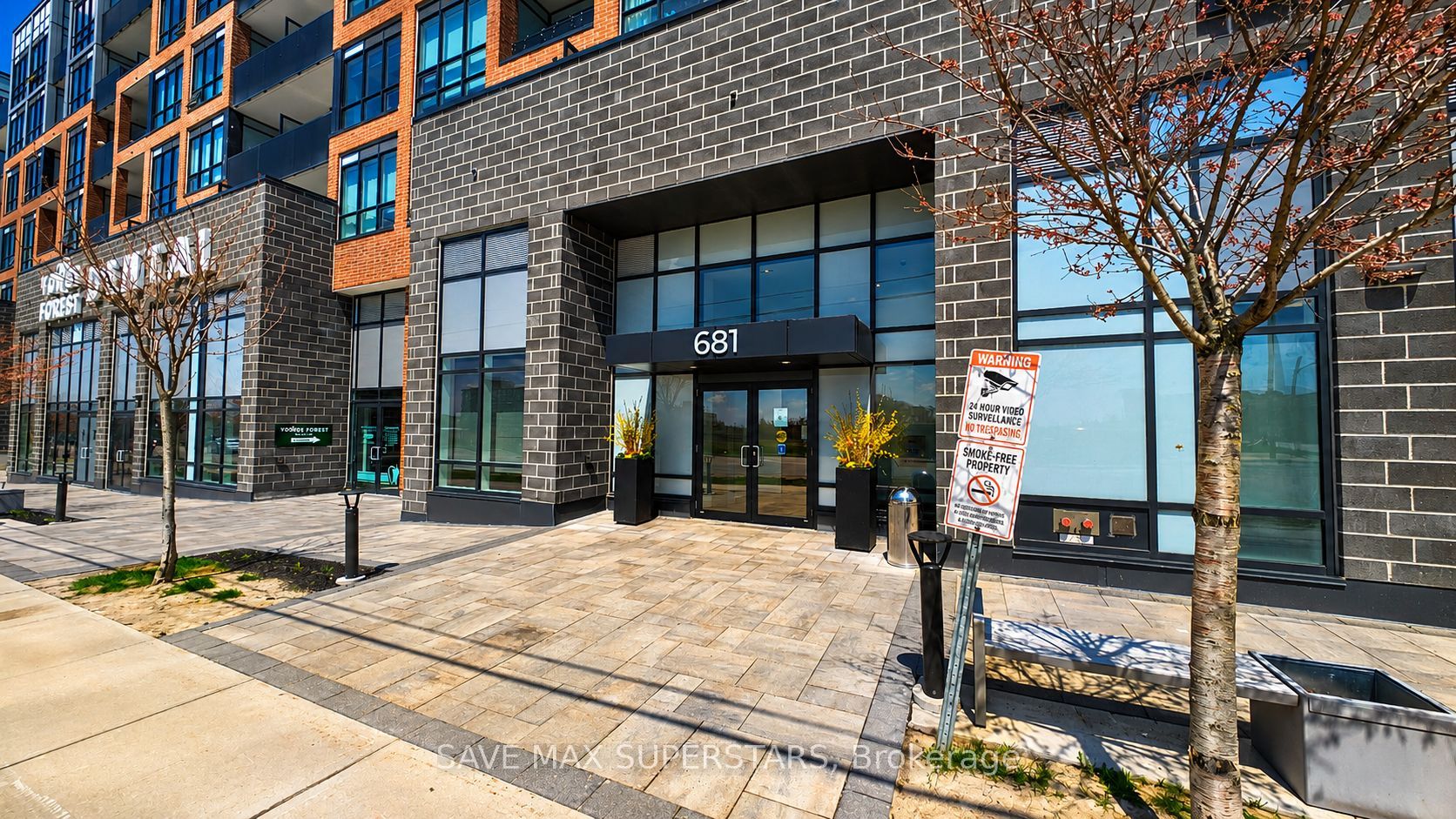 681 Yonge Street 611 Property Photo 3