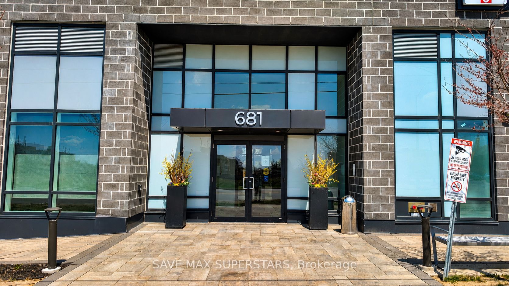 681 Yonge Street 611 Property Photo 4