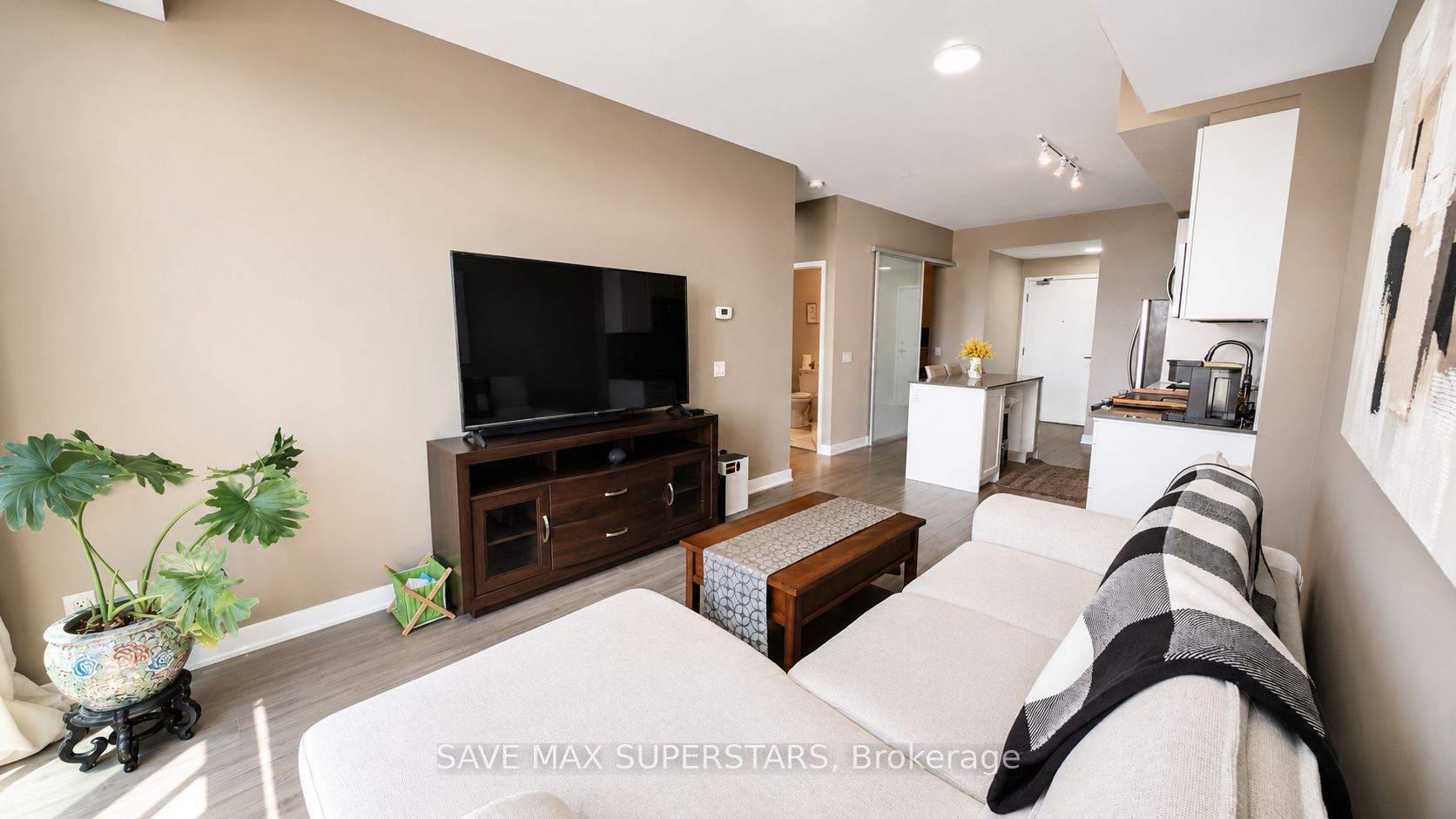 681 Yonge Street 611 Property Photo 14