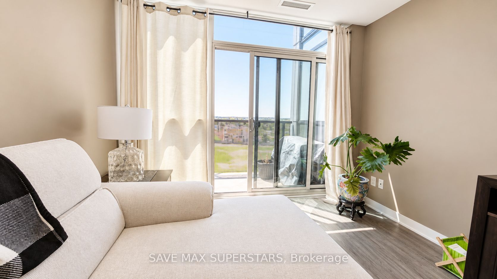 681 Yonge Street 611 Property Photo 16