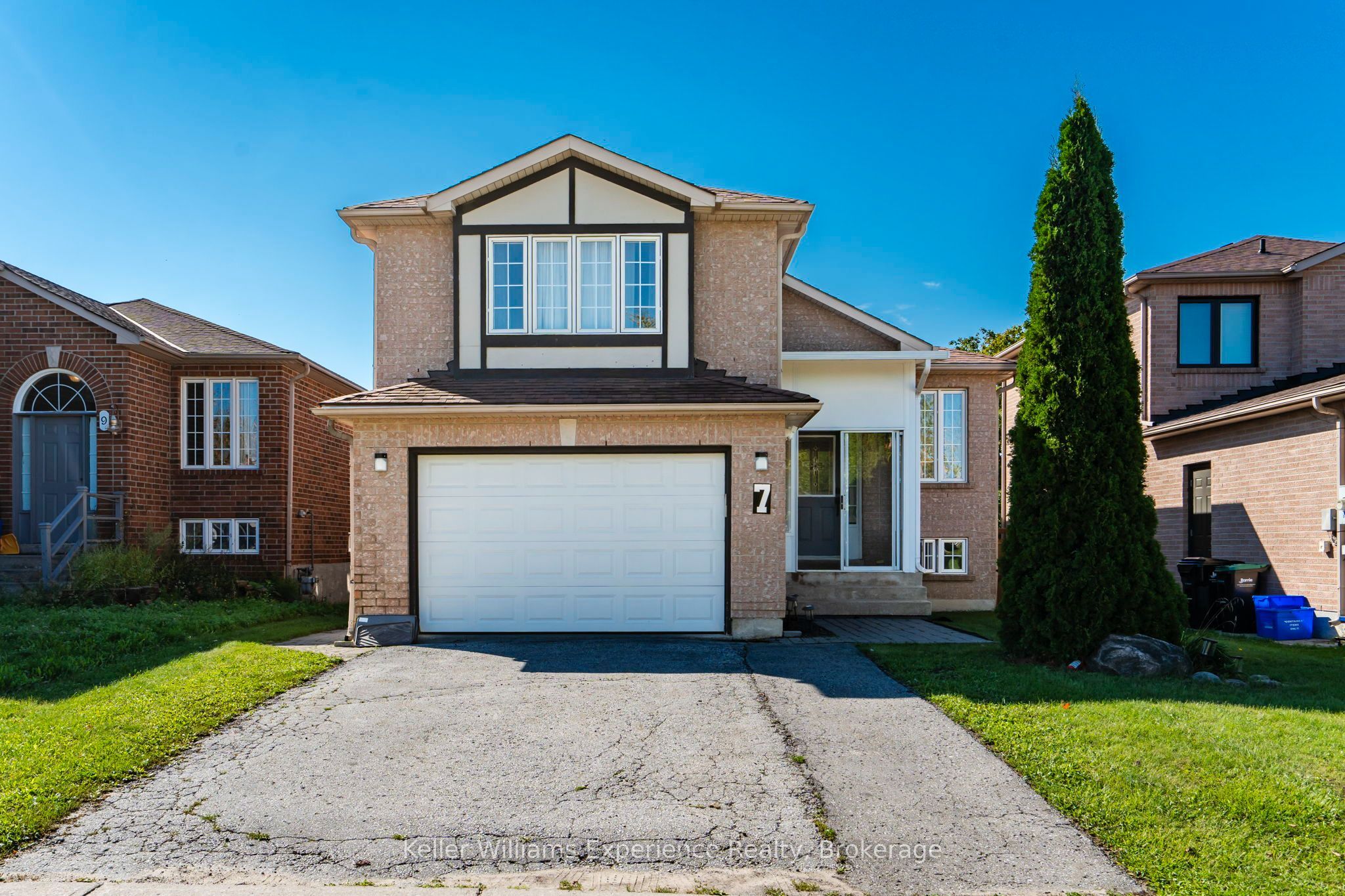 7 Golds Crescent Property Photo 1