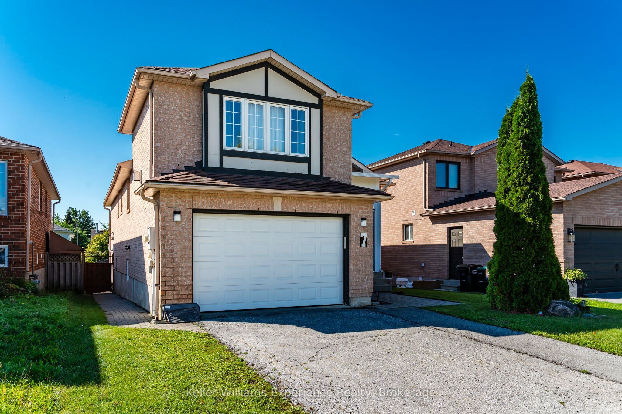 7 Golds Crescent Property Photo 3