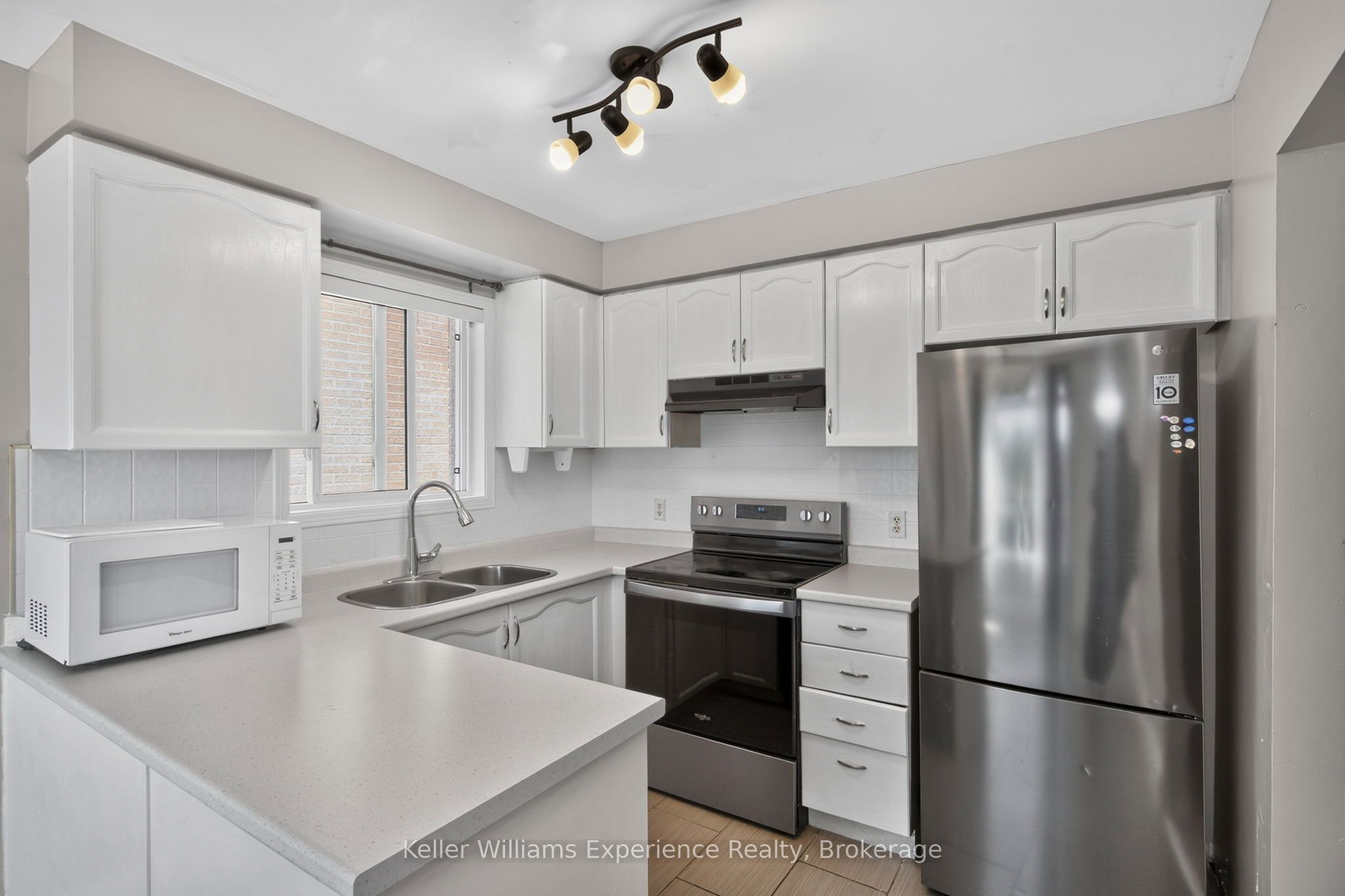 7 Golds Crescent Property Photo 7