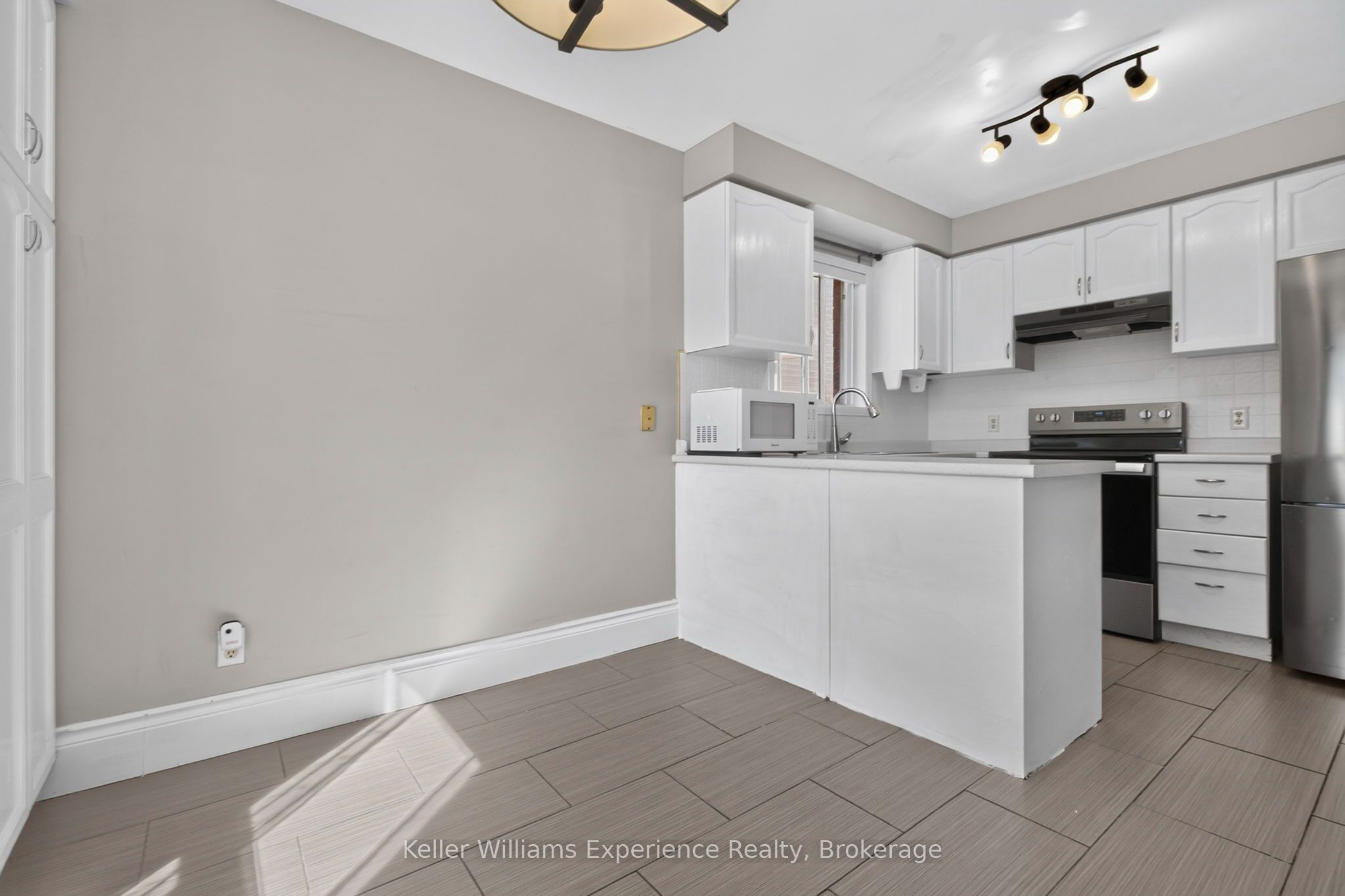 7 Golds Crescent Property Photo 9