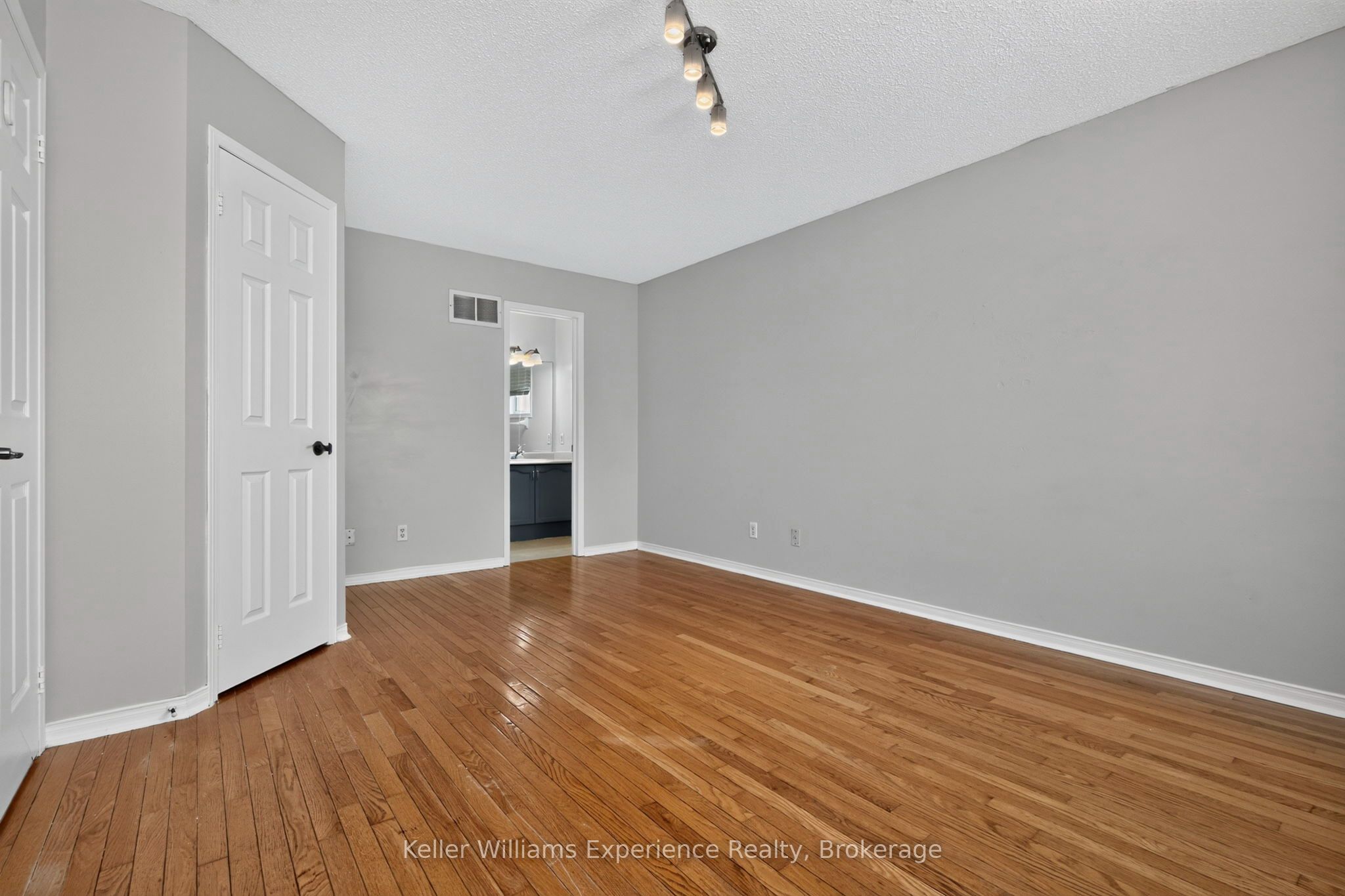 7 Golds Crescent Property Photo 14