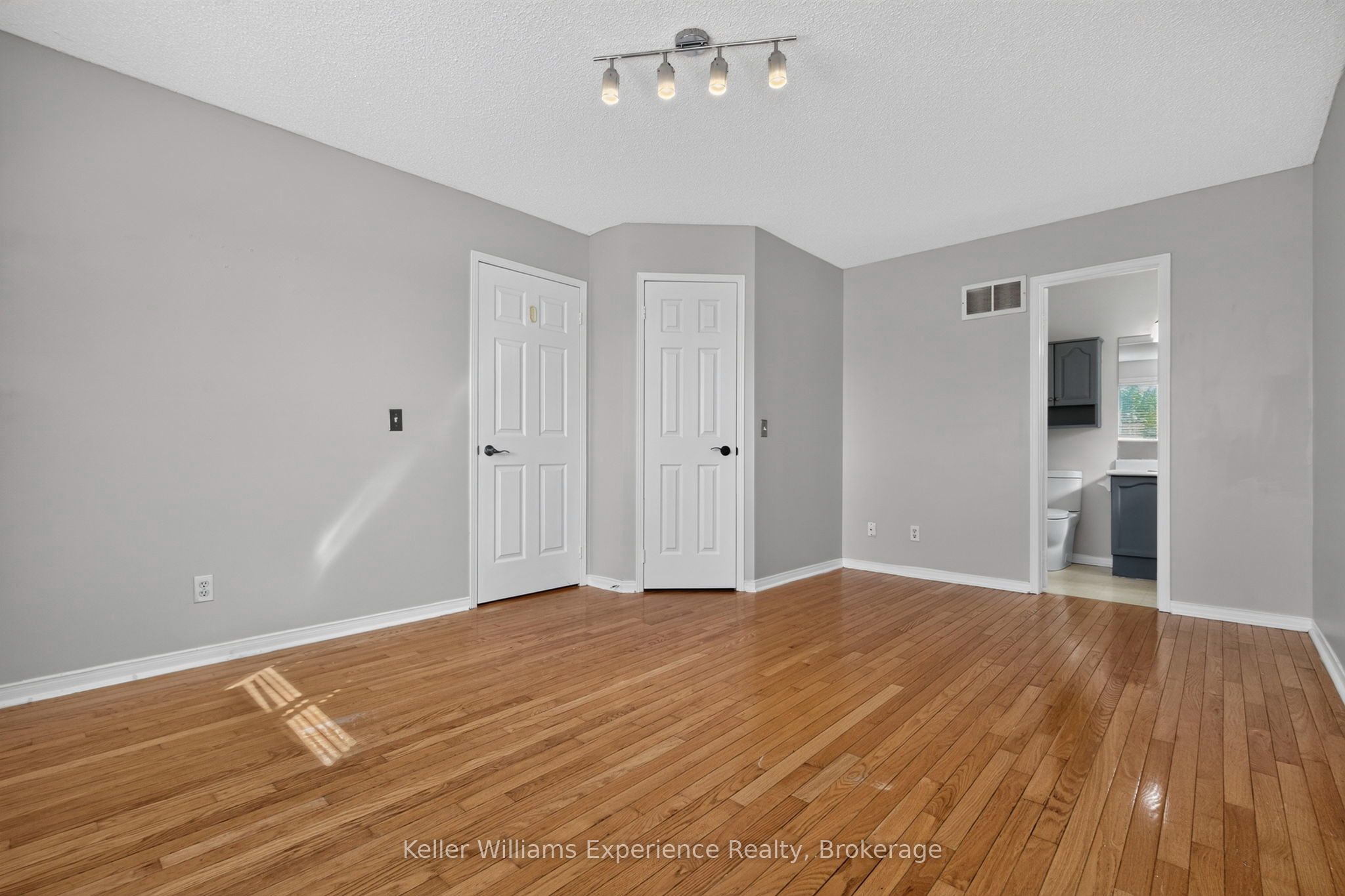 7 Golds Crescent Property Photo 15