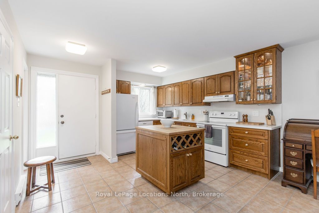 112 Escarpment Crescent Property Photo 3