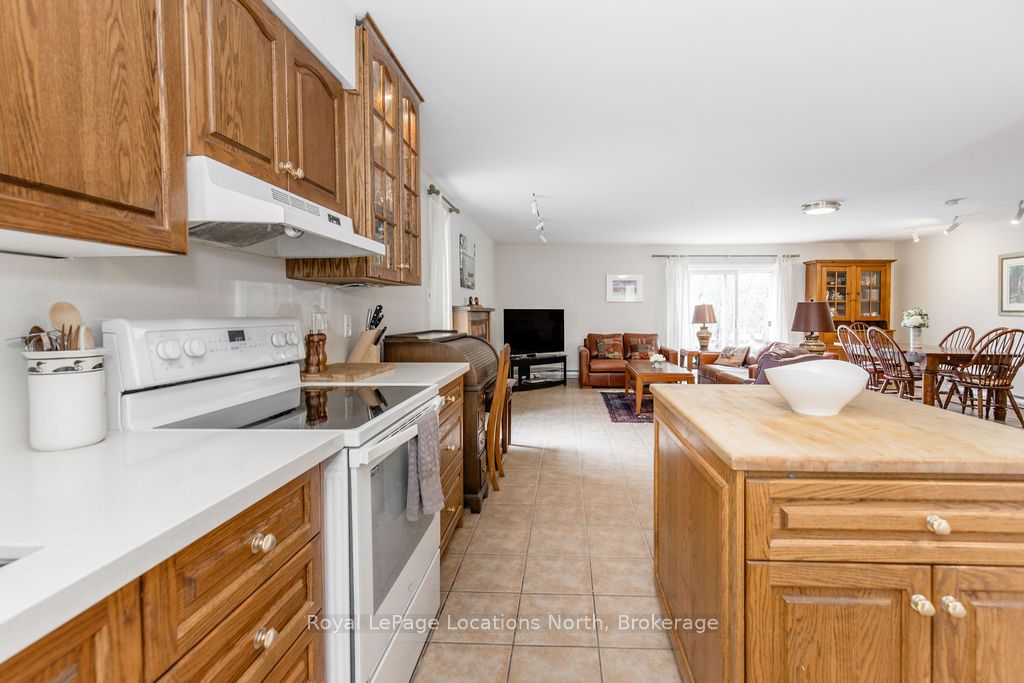 112 Escarpment Crescent Property Photo 6