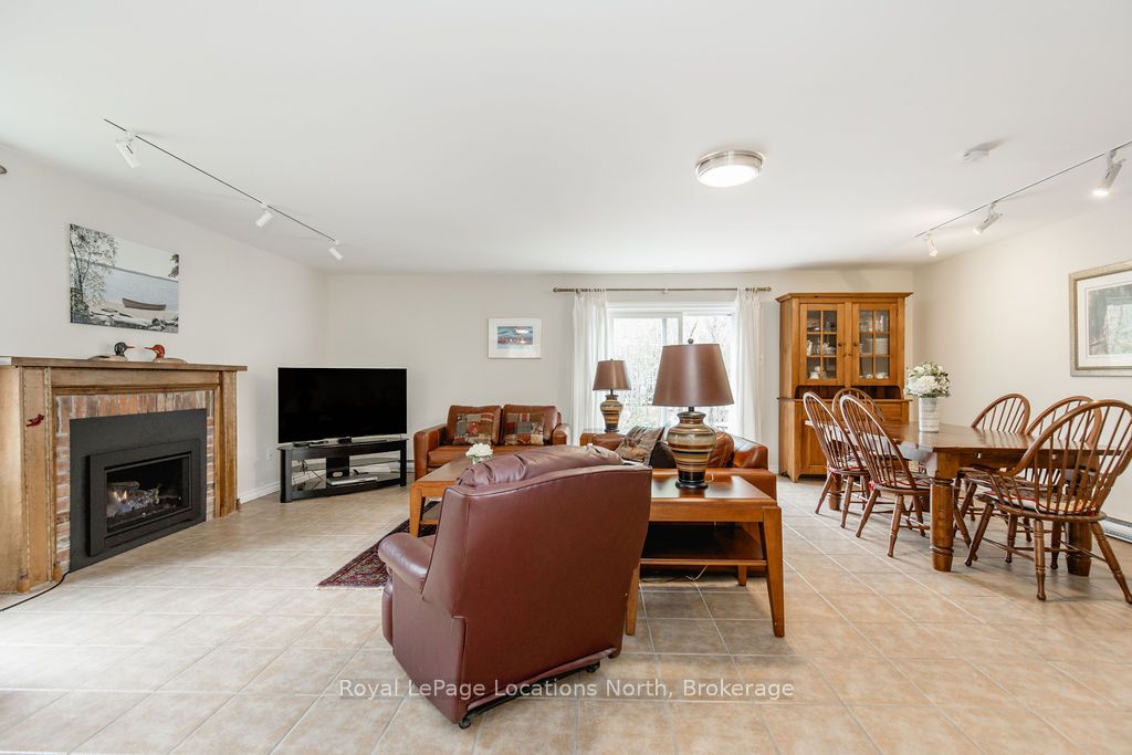 112 Escarpment Crescent Property Photo 8