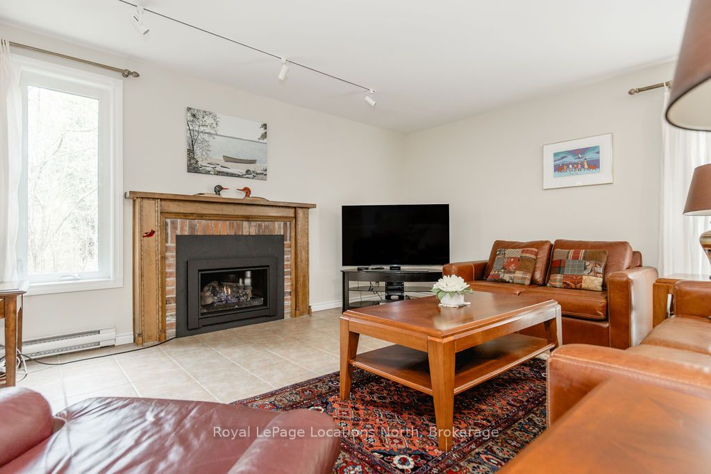 112 Escarpment Crescent Property Photo 9