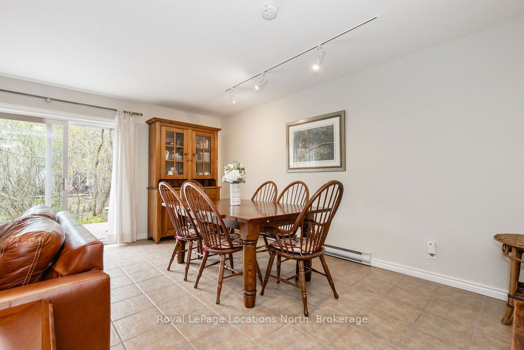 112 Escarpment Crescent Property Photo 12