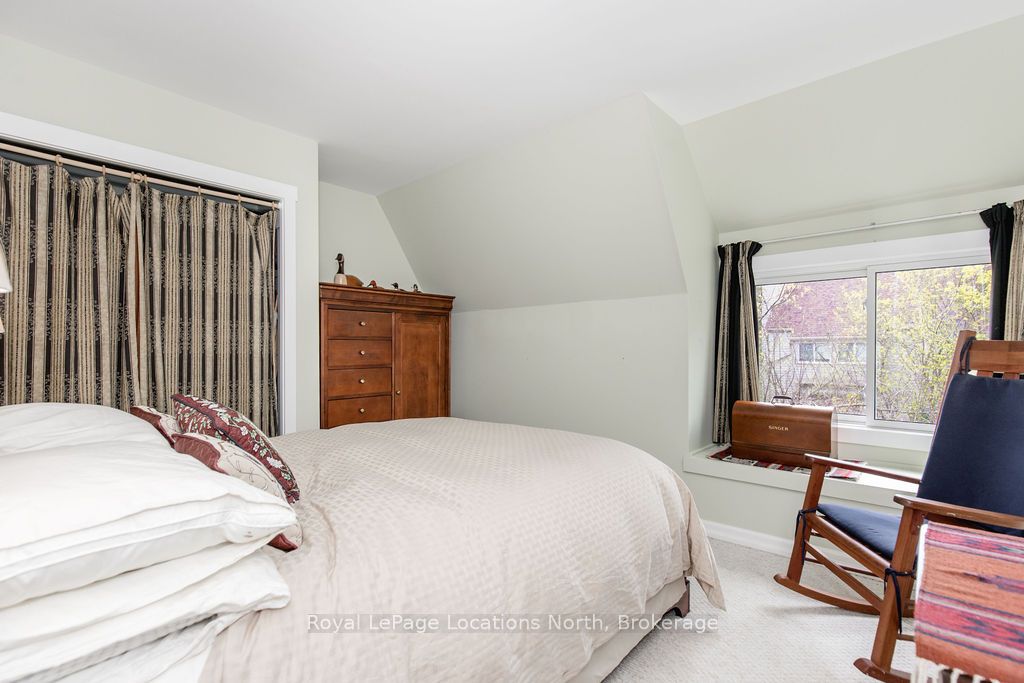 112 Escarpment Crescent Property Photo 24