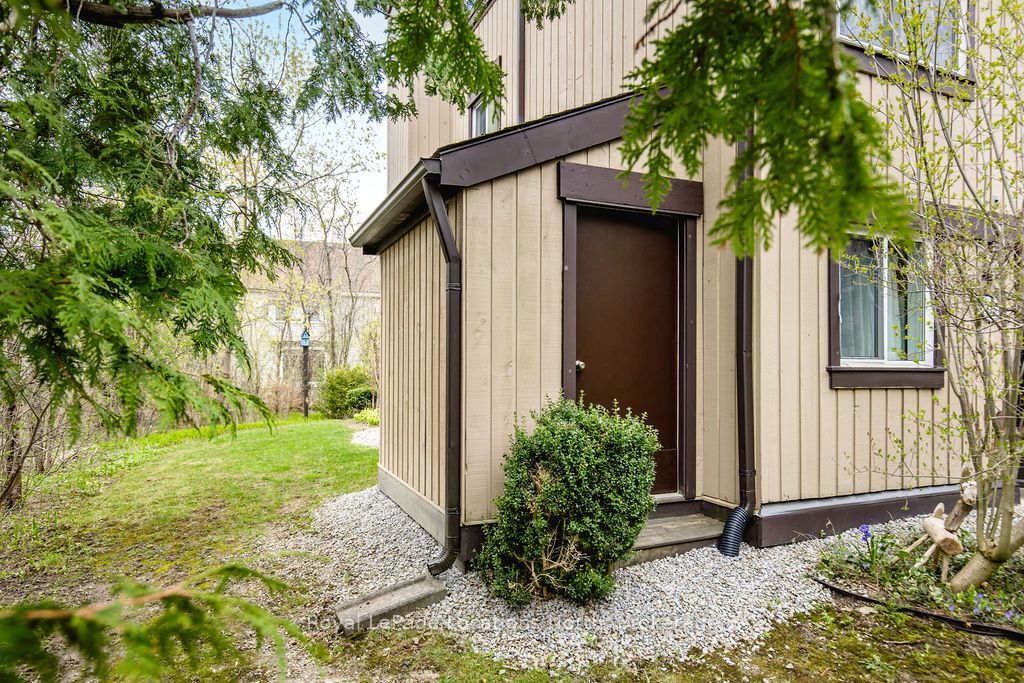 112 Escarpment Crescent Property Photo 30