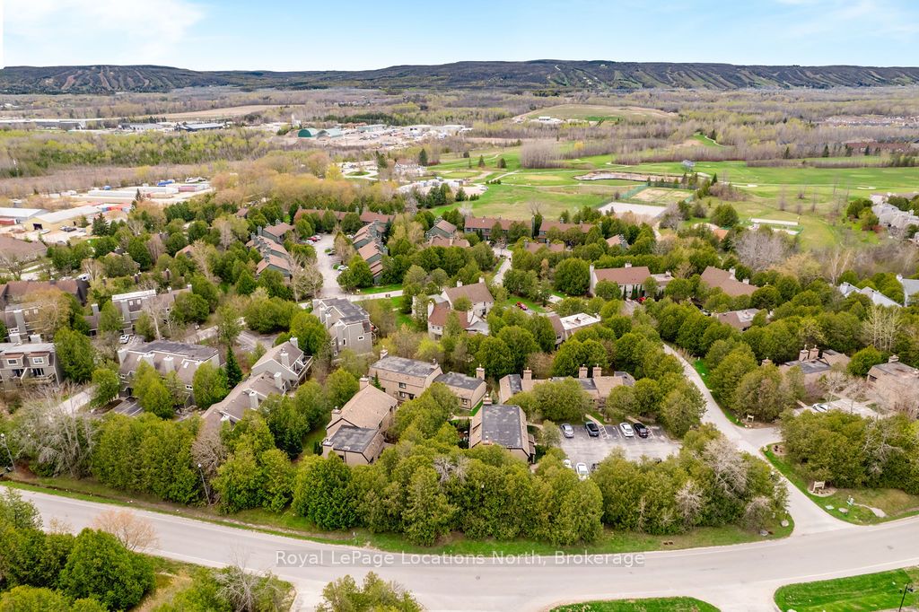 112 Escarpment Crescent Property Photo 32
