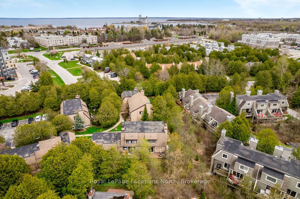 112 Escarpment Crescent Property Photo 34