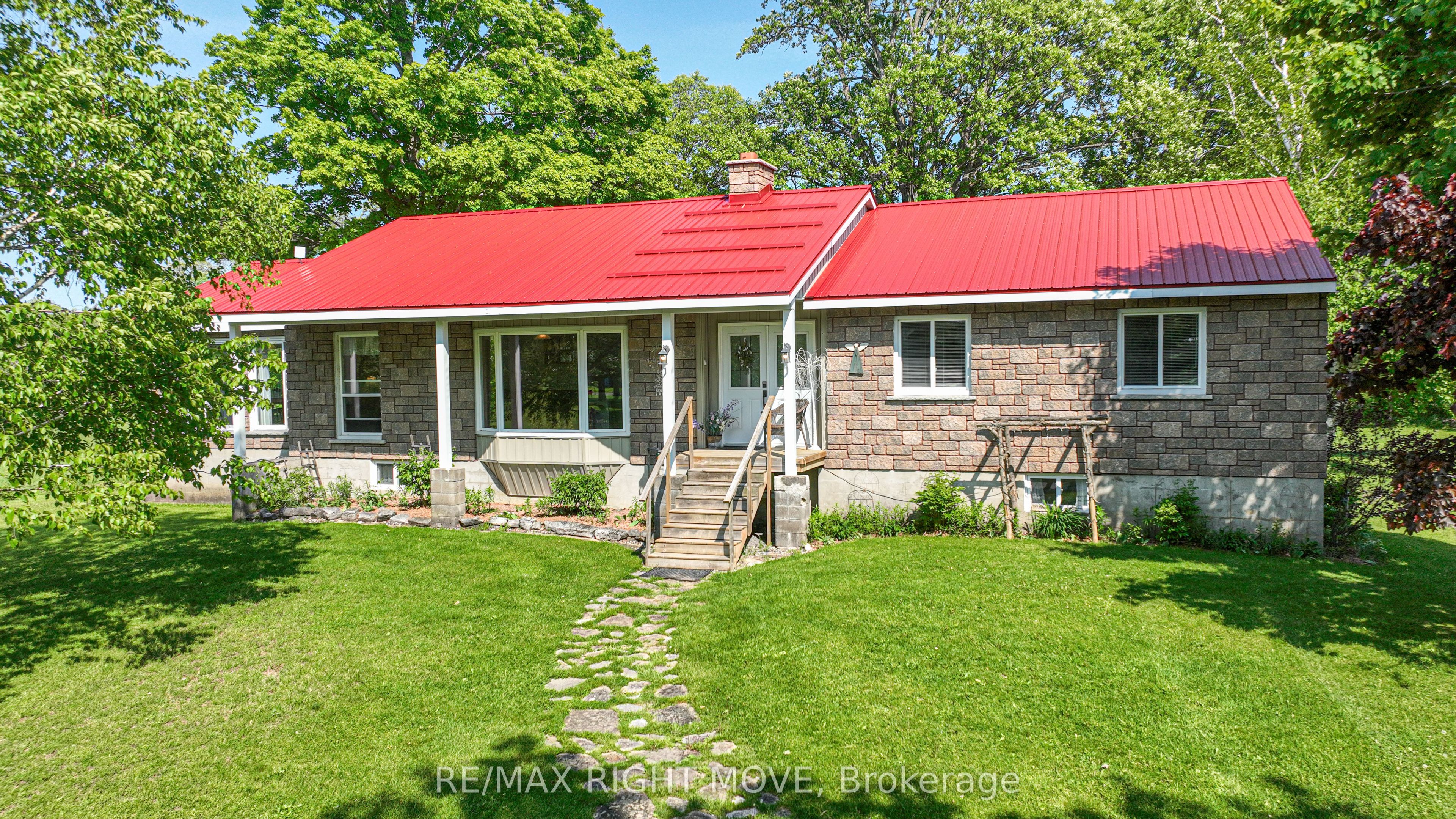 1579 Wainman Line Property Photo 4
