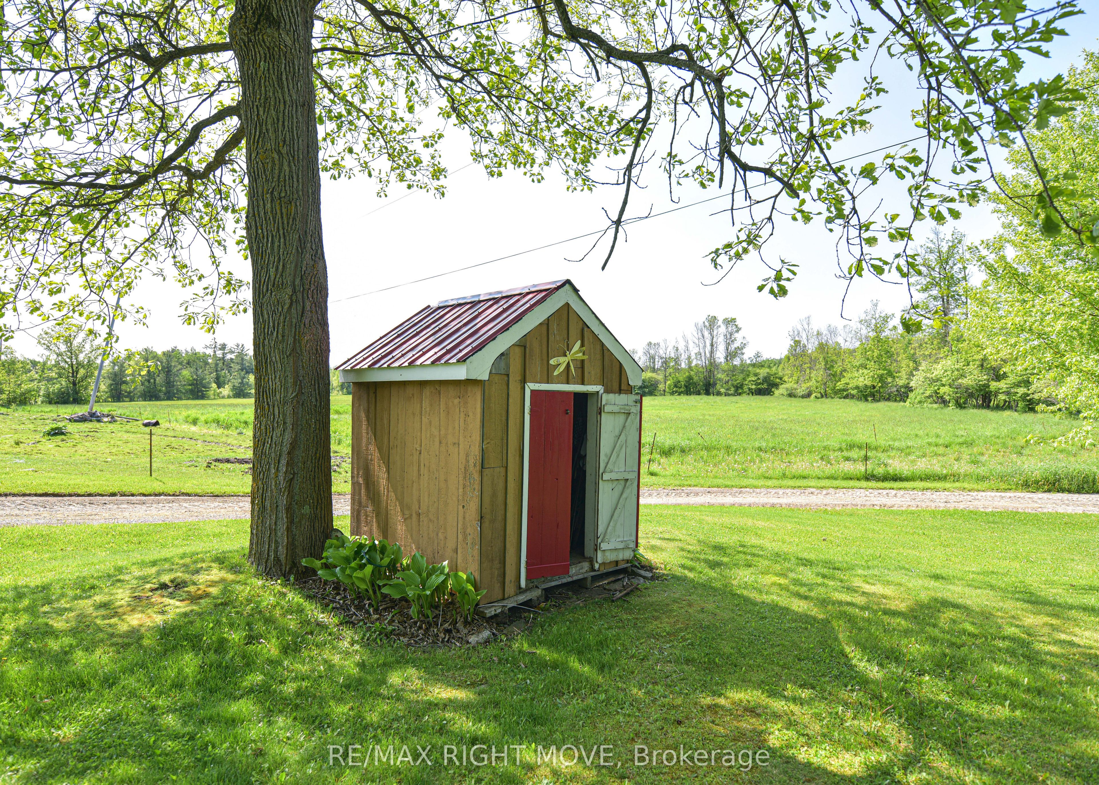 1579 Wainman Line Property Photo 8