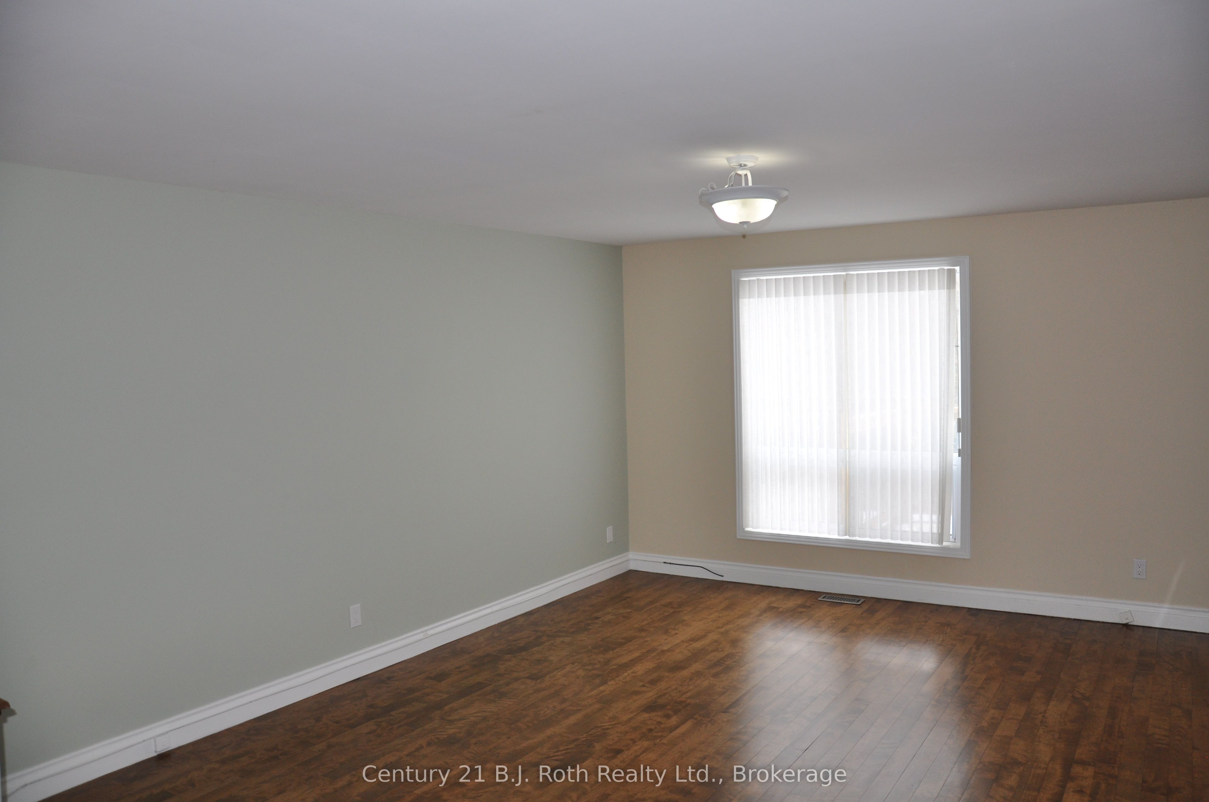22 Free Drive Property Photo 3