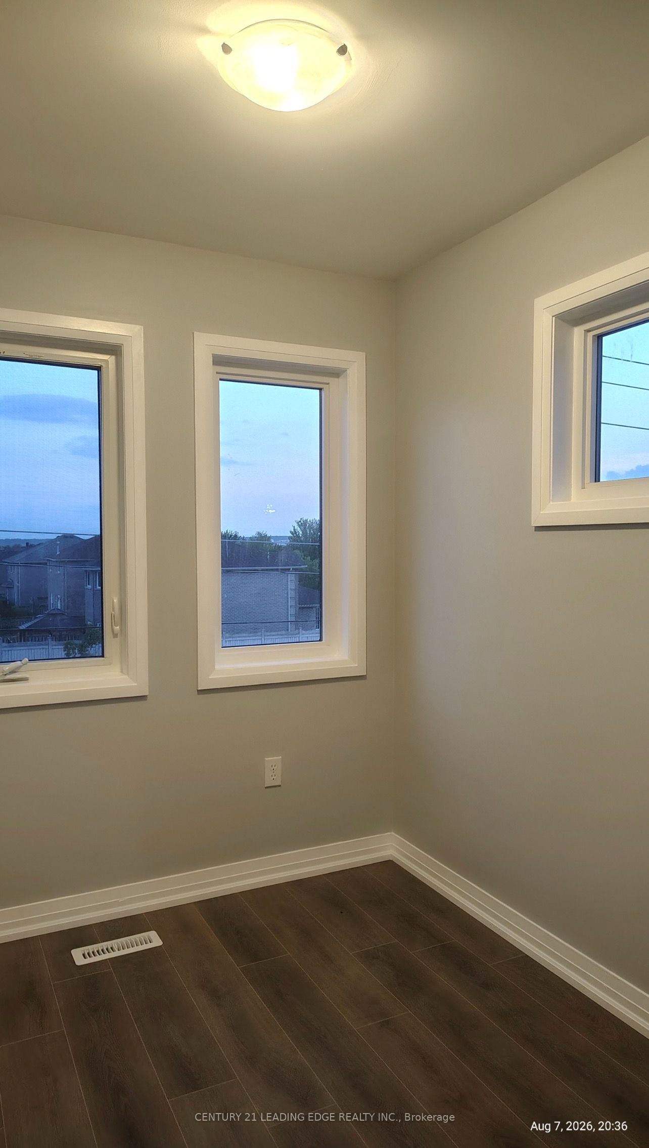 109 Fairlane Avenue S Property Photo 11