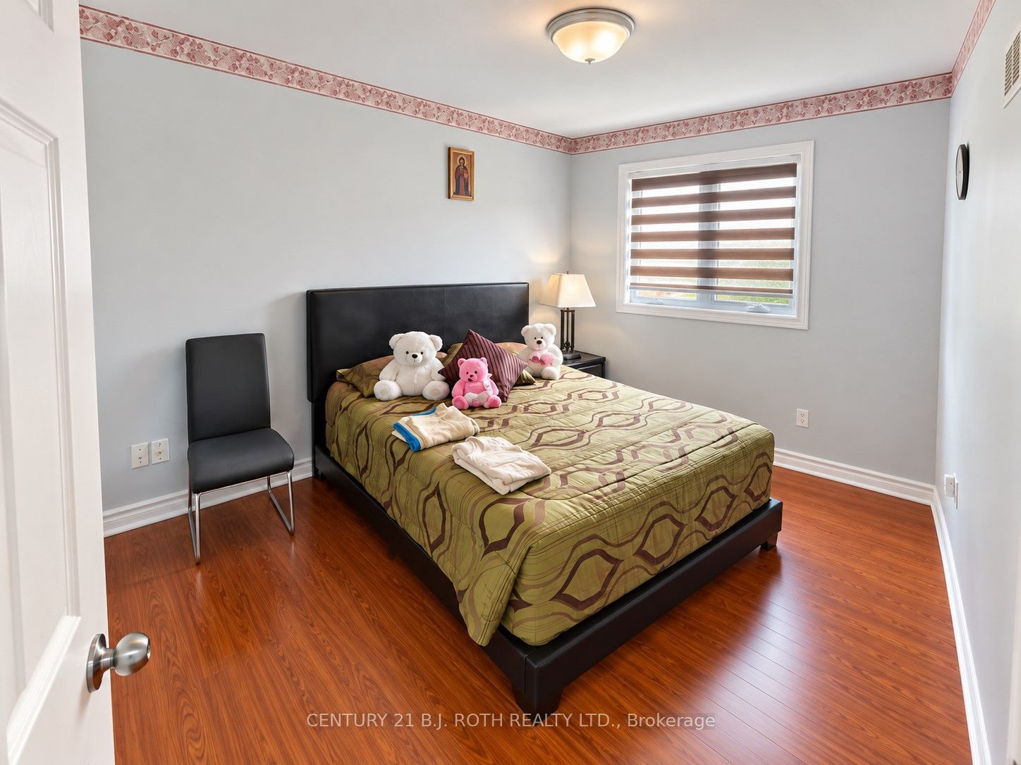 509 Grove Street E Property Photo 9
