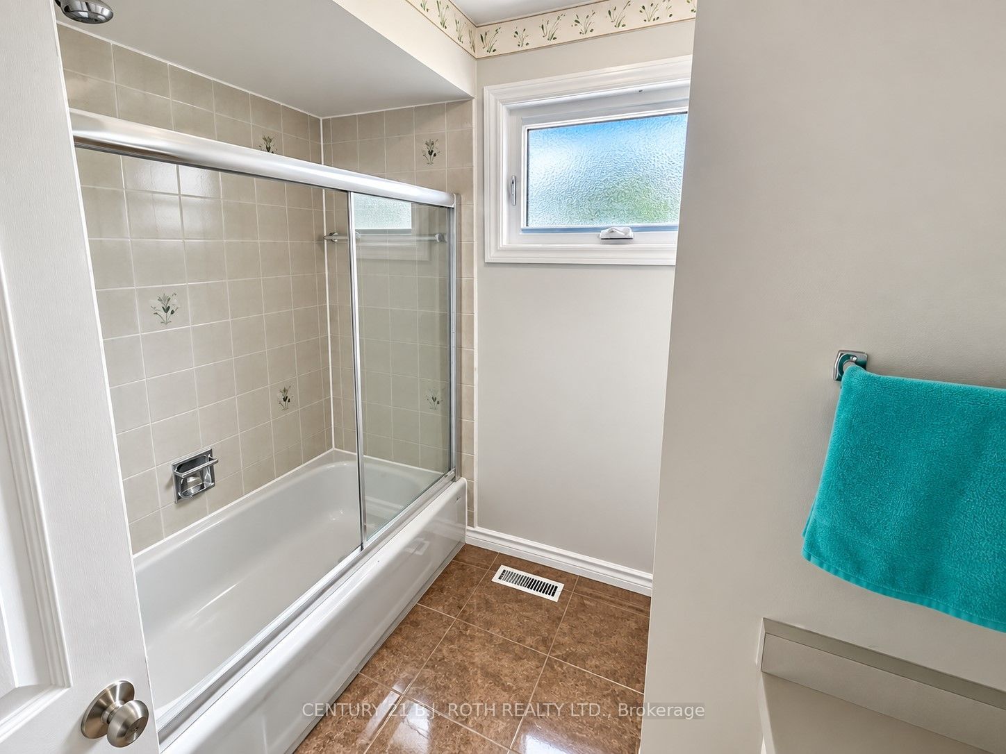 509 Grove Street E Property Photo 10