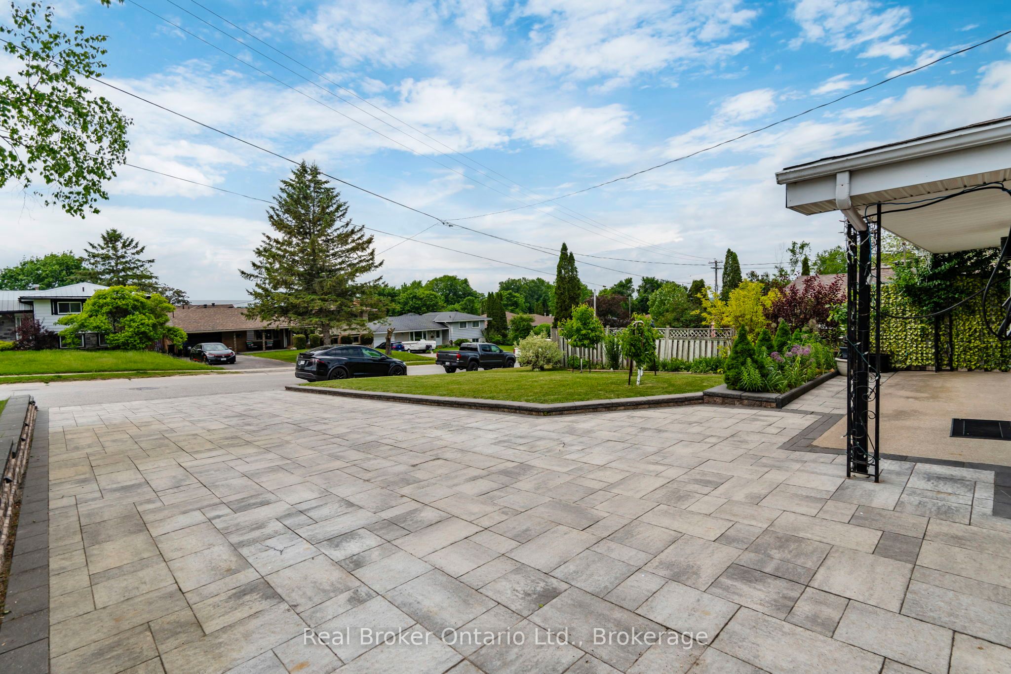 647 Manly Street Property Photo 2