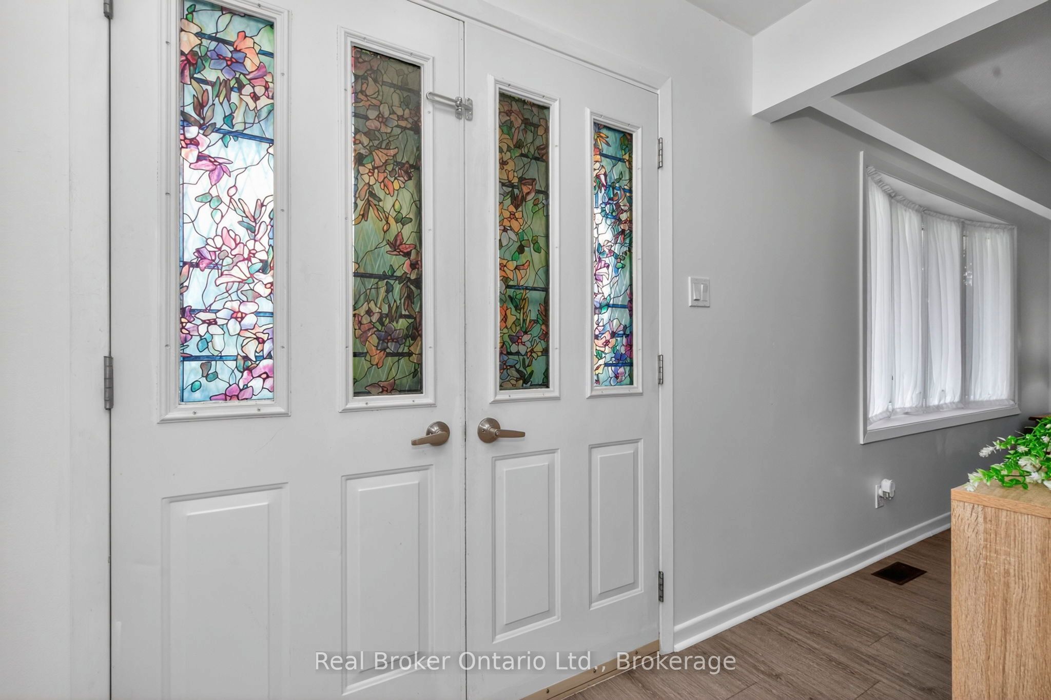 647 Manly Street Property Photo 4