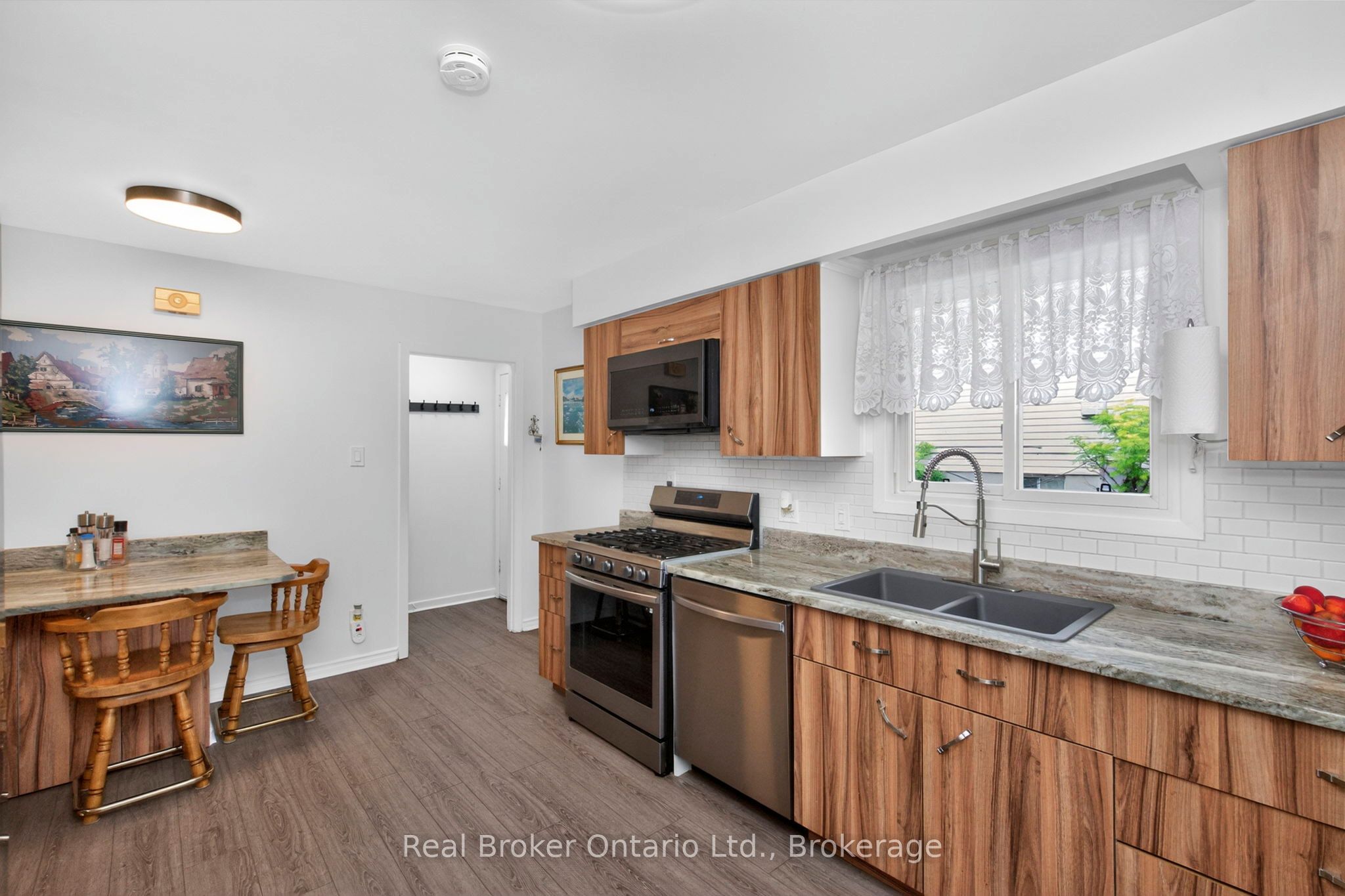 647 Manly Street Property Photo 11