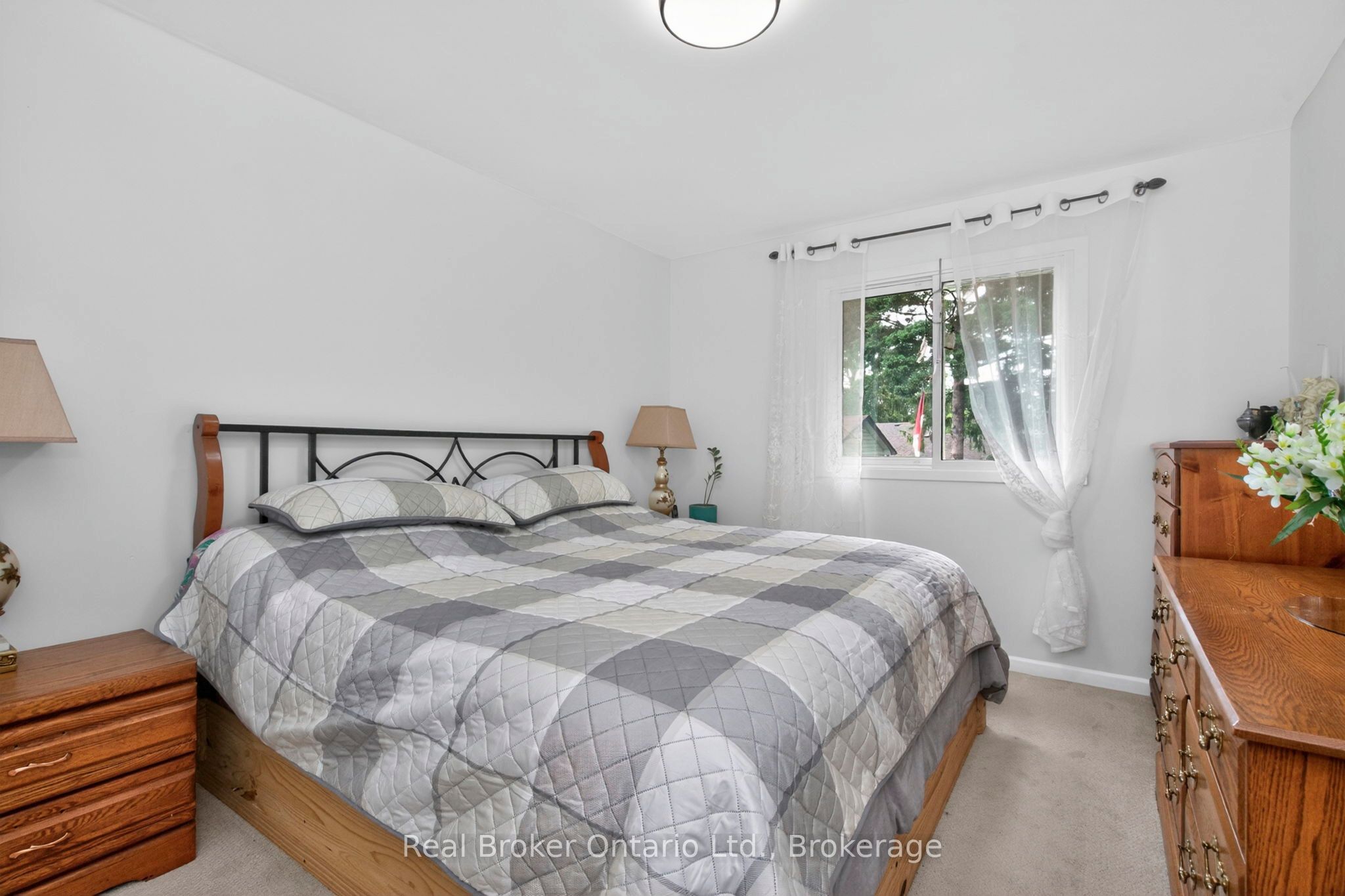 647 Manly Street Property Photo 14