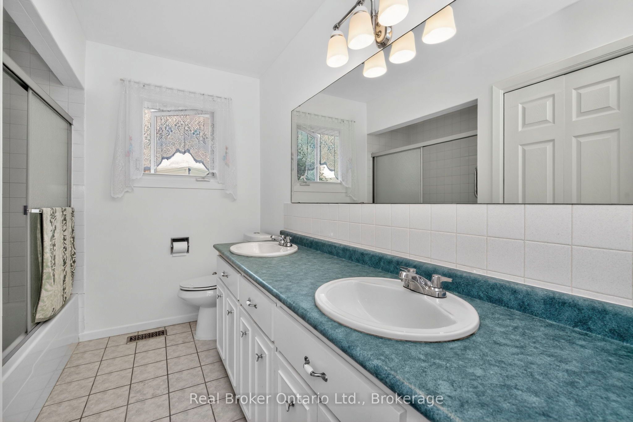 647 Manly Street Property Photo 17