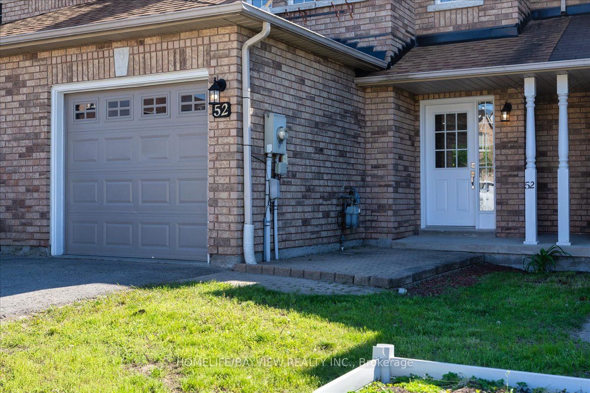 52 Hawthorne Crescent Property Photo 2