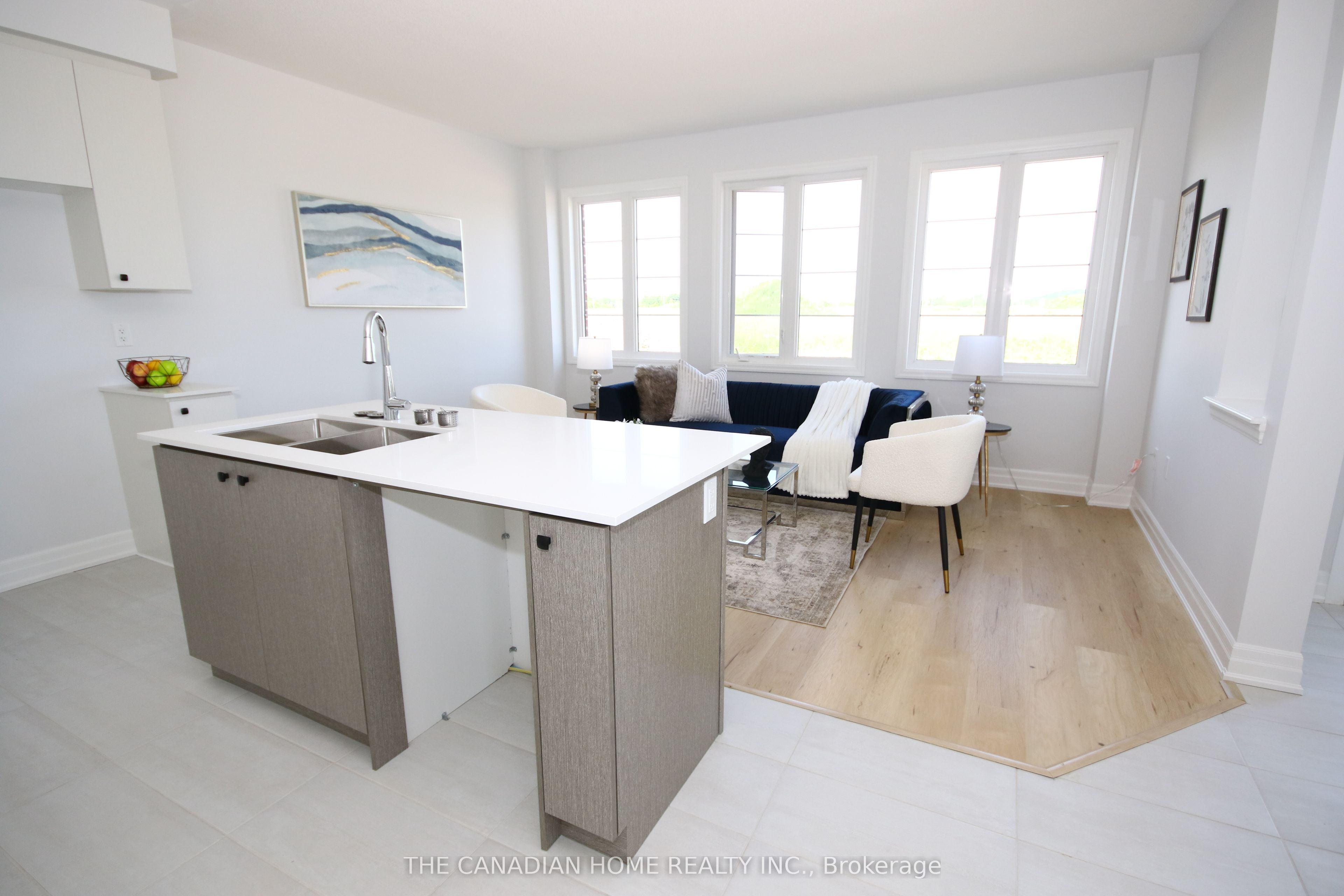 131 Union Blvd Boulevard Property Photo 2