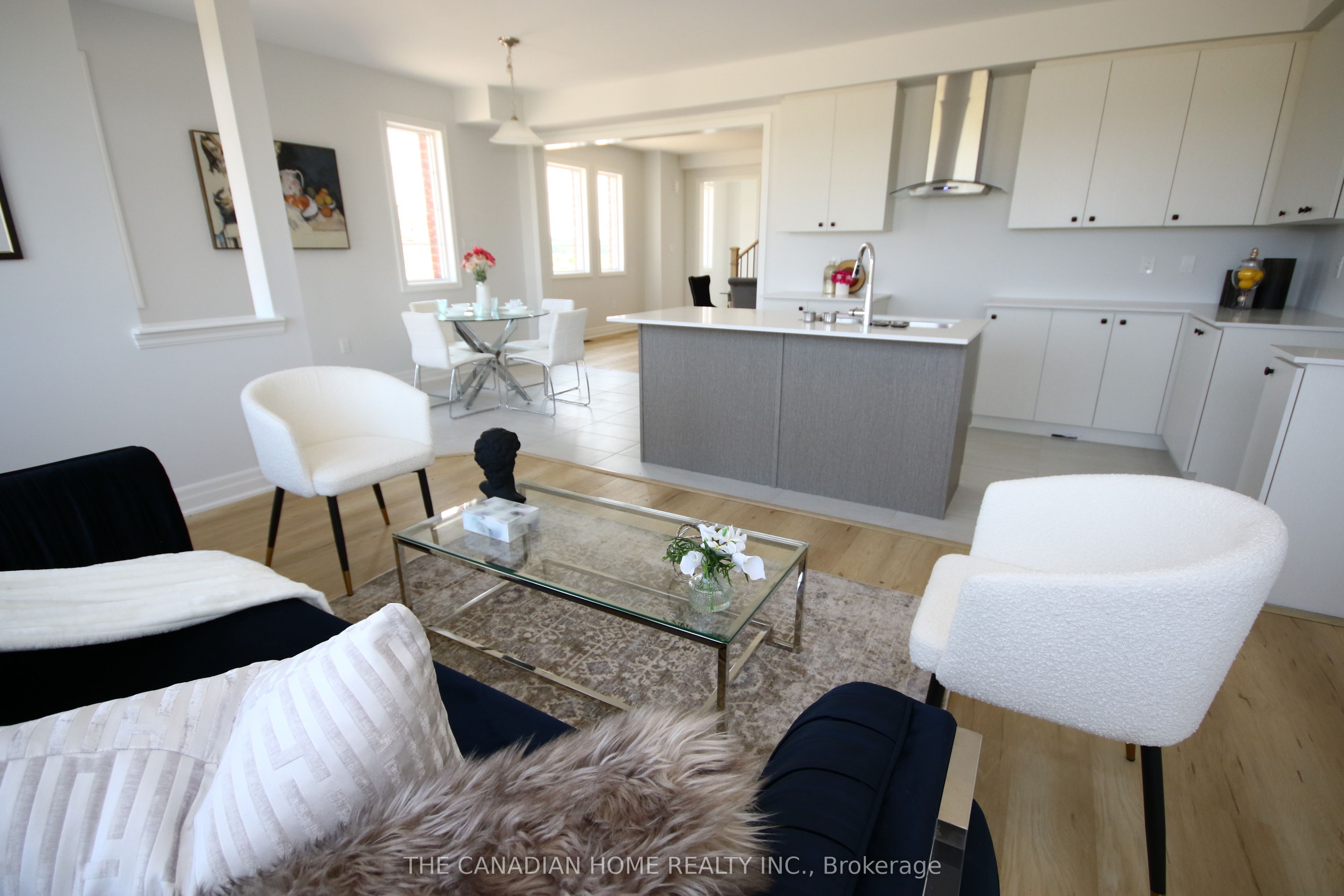 131 Union Blvd Boulevard Property Photo 6