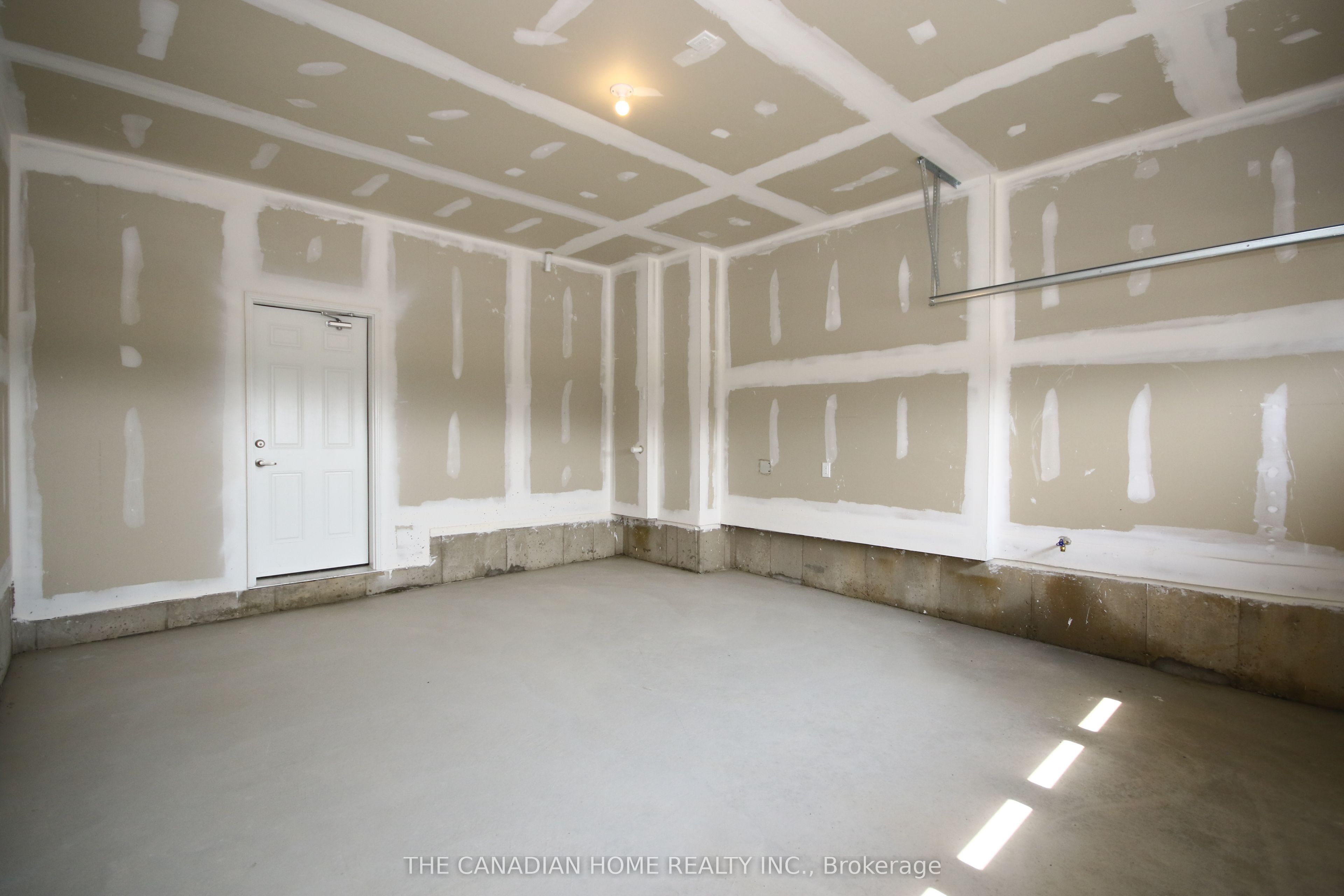 131 Union Blvd Boulevard Property Photo 21