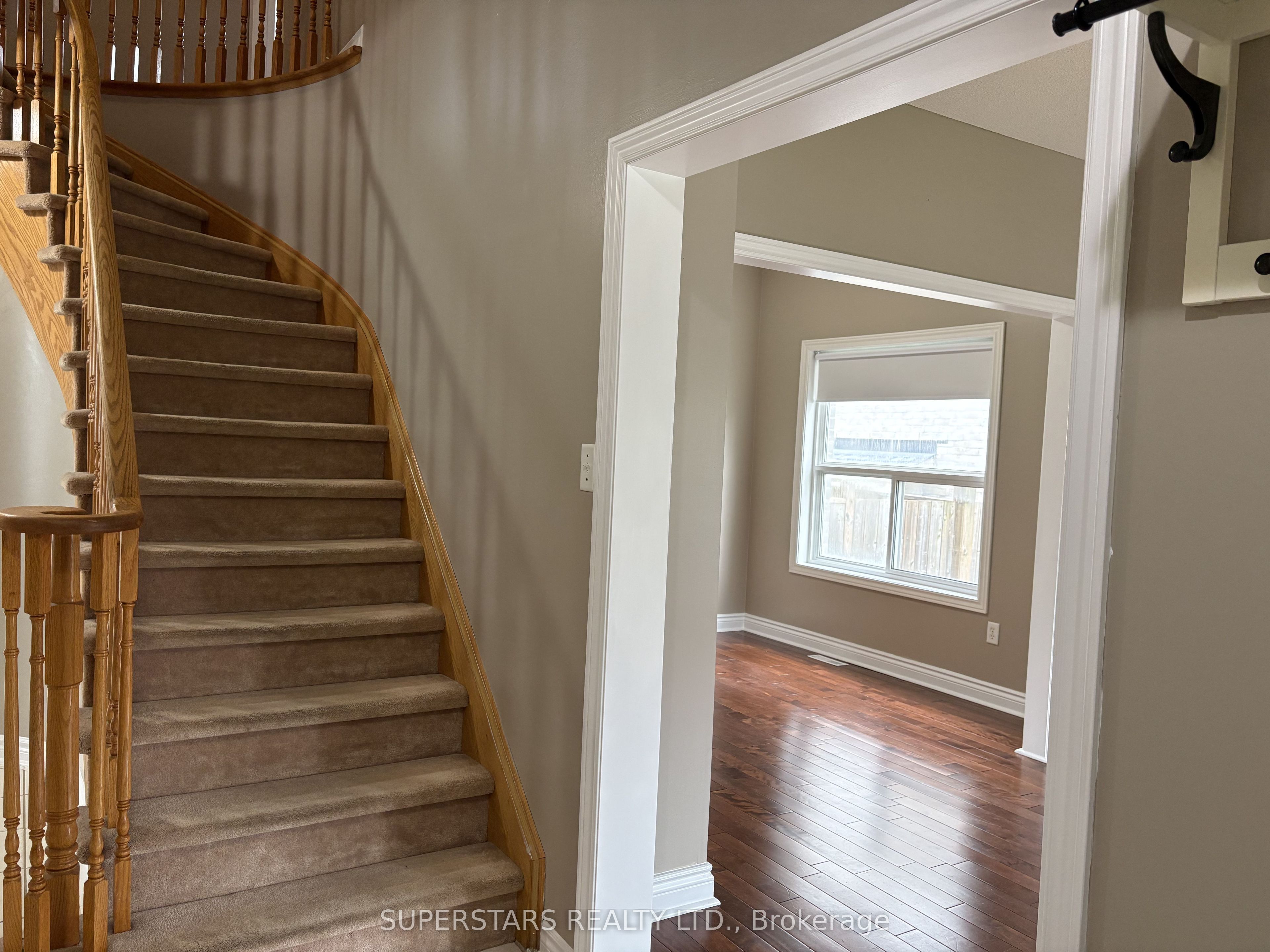 98 Joseph Crescent Property Photo 3