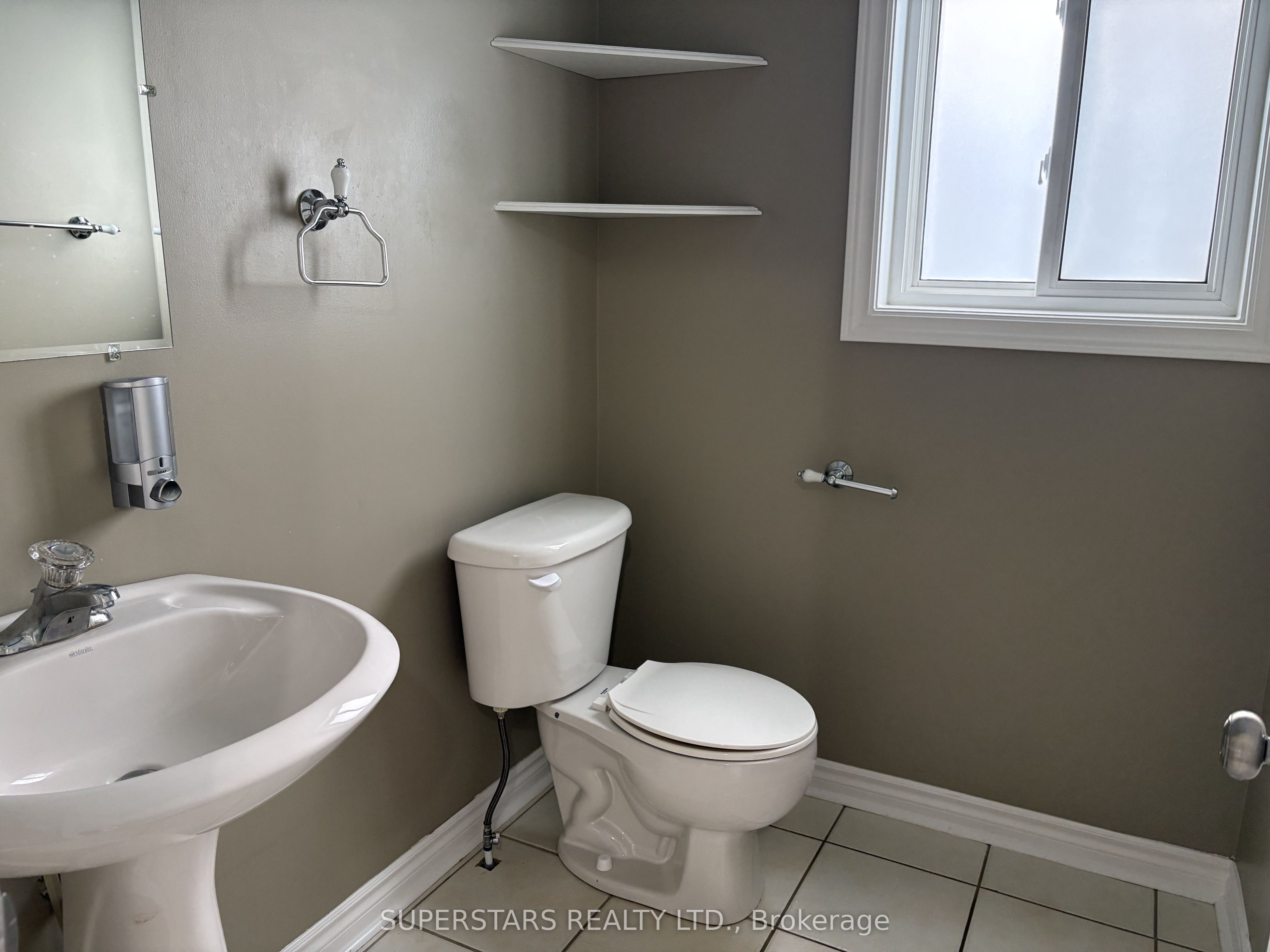 98 Joseph Crescent Property Photo 8