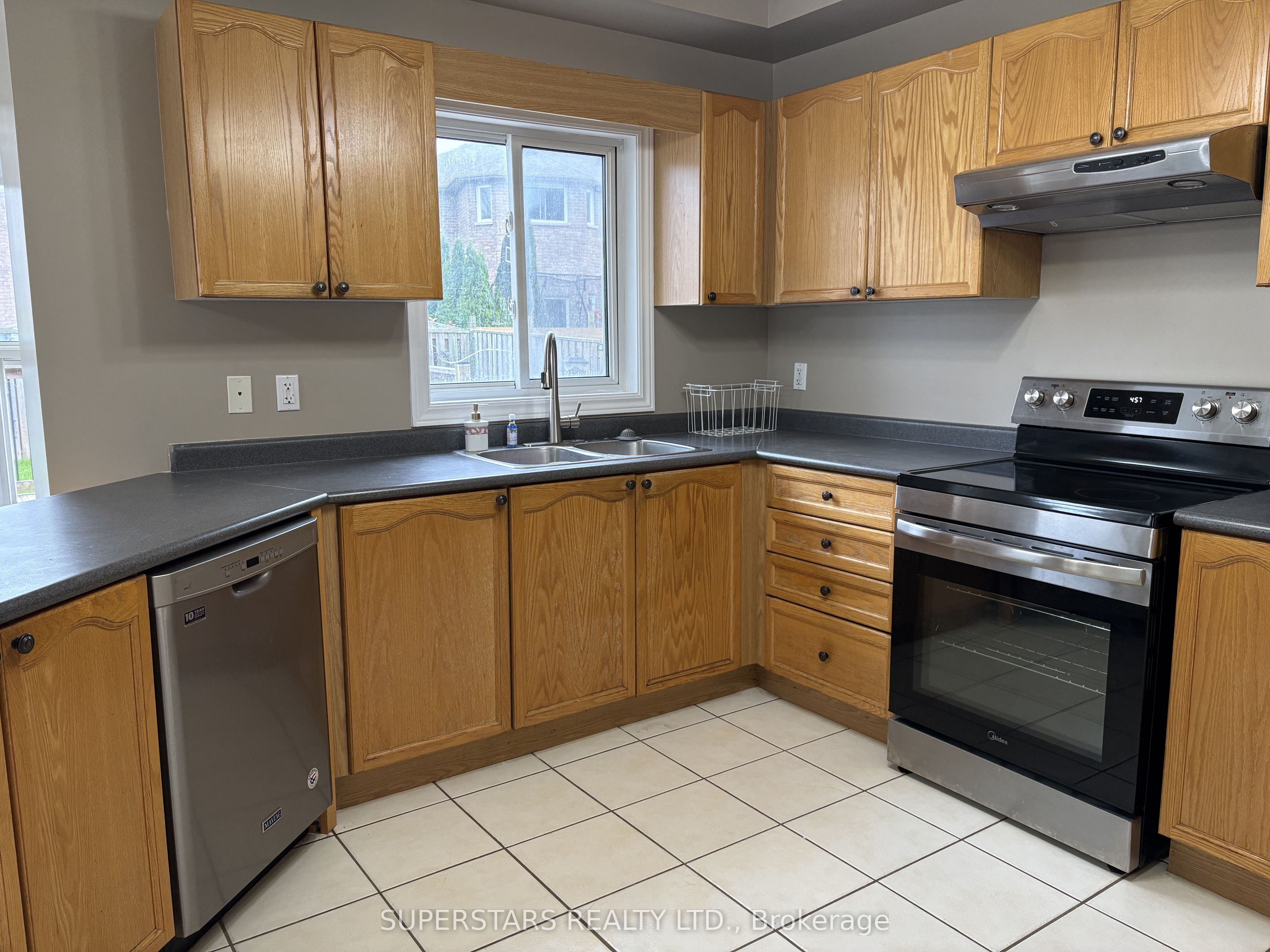 98 Joseph Crescent Property Photo 11