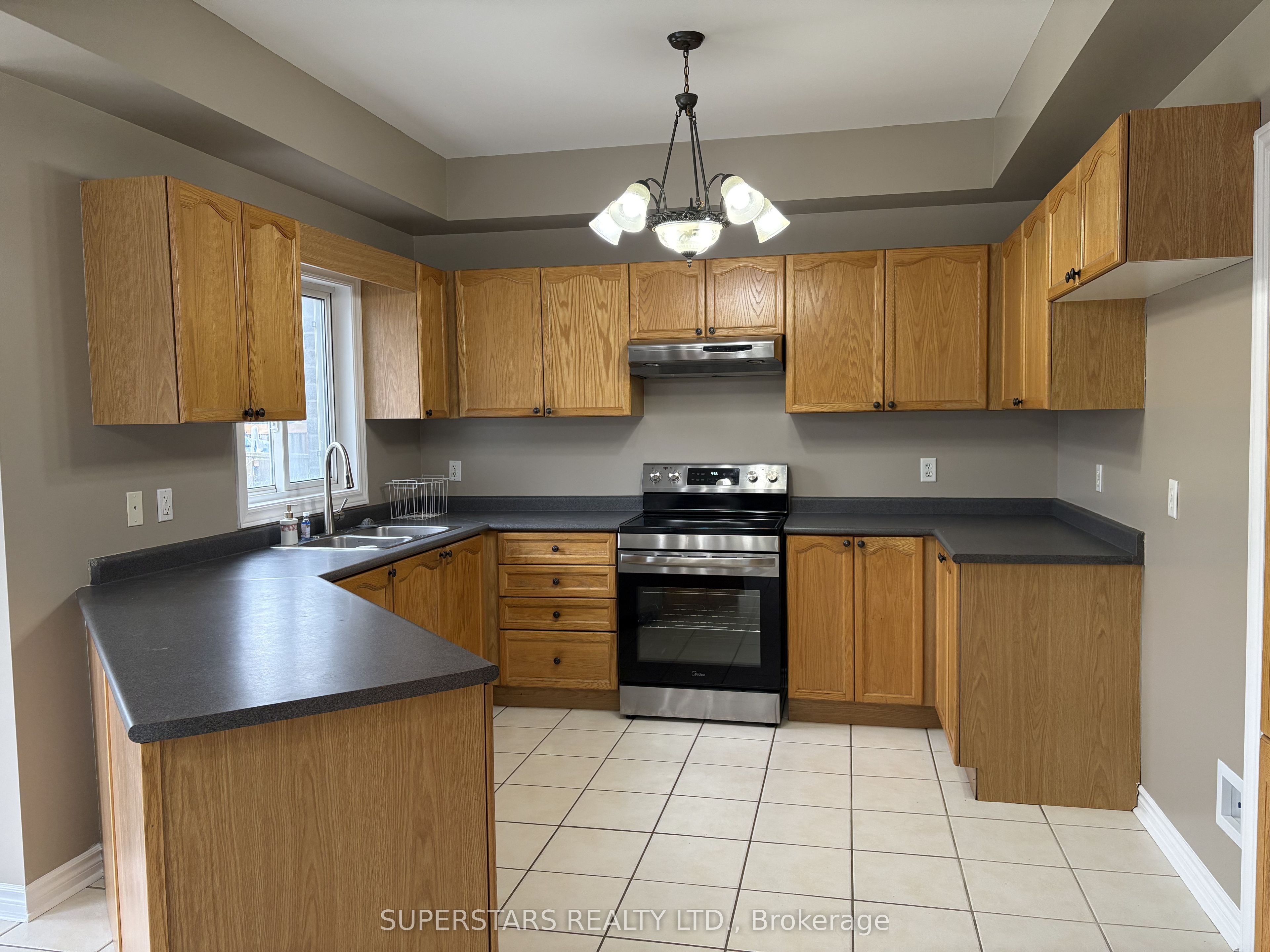 98 Joseph Crescent Property Photo 12