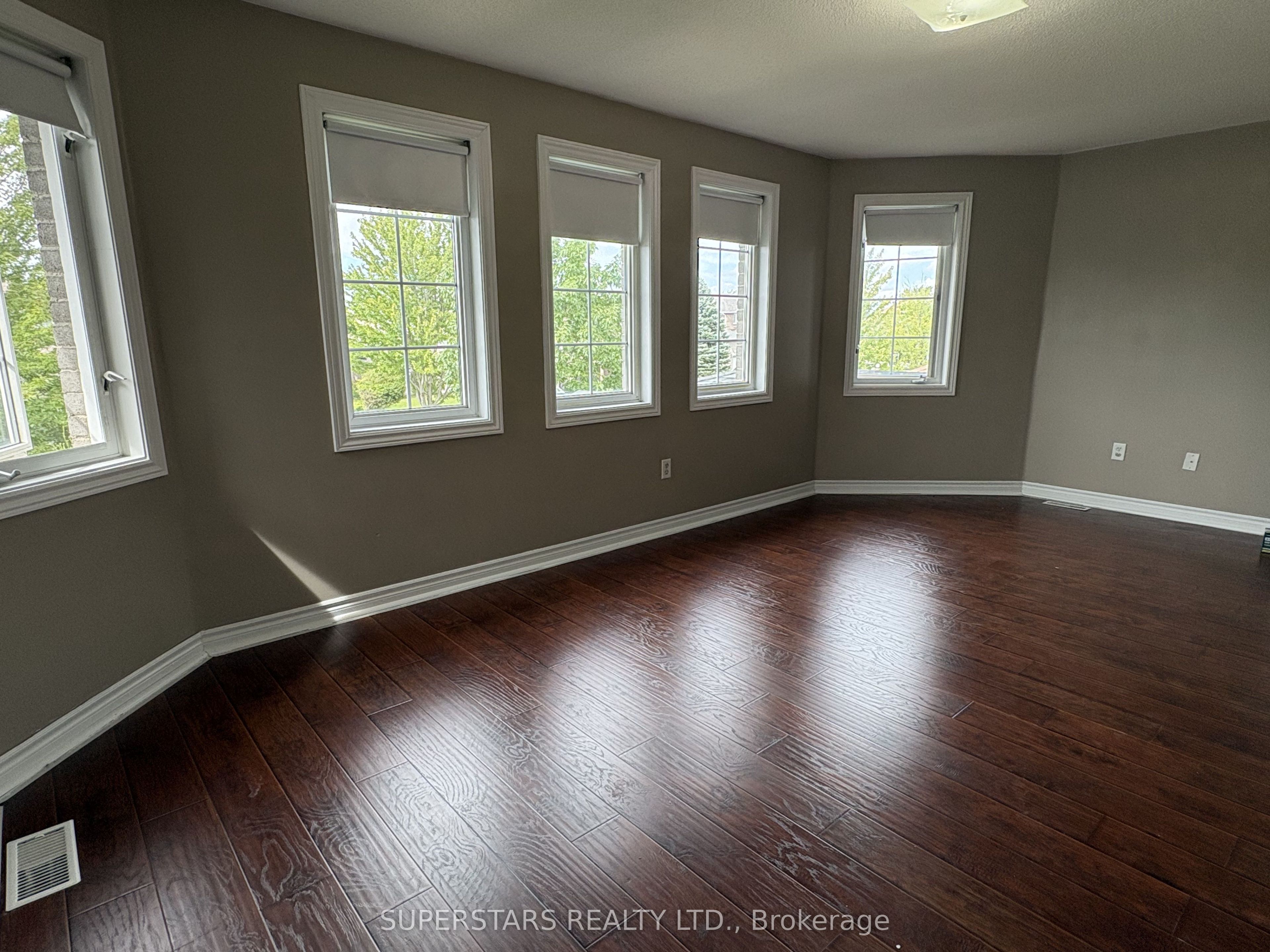 98 Joseph Crescent Property Photo 24