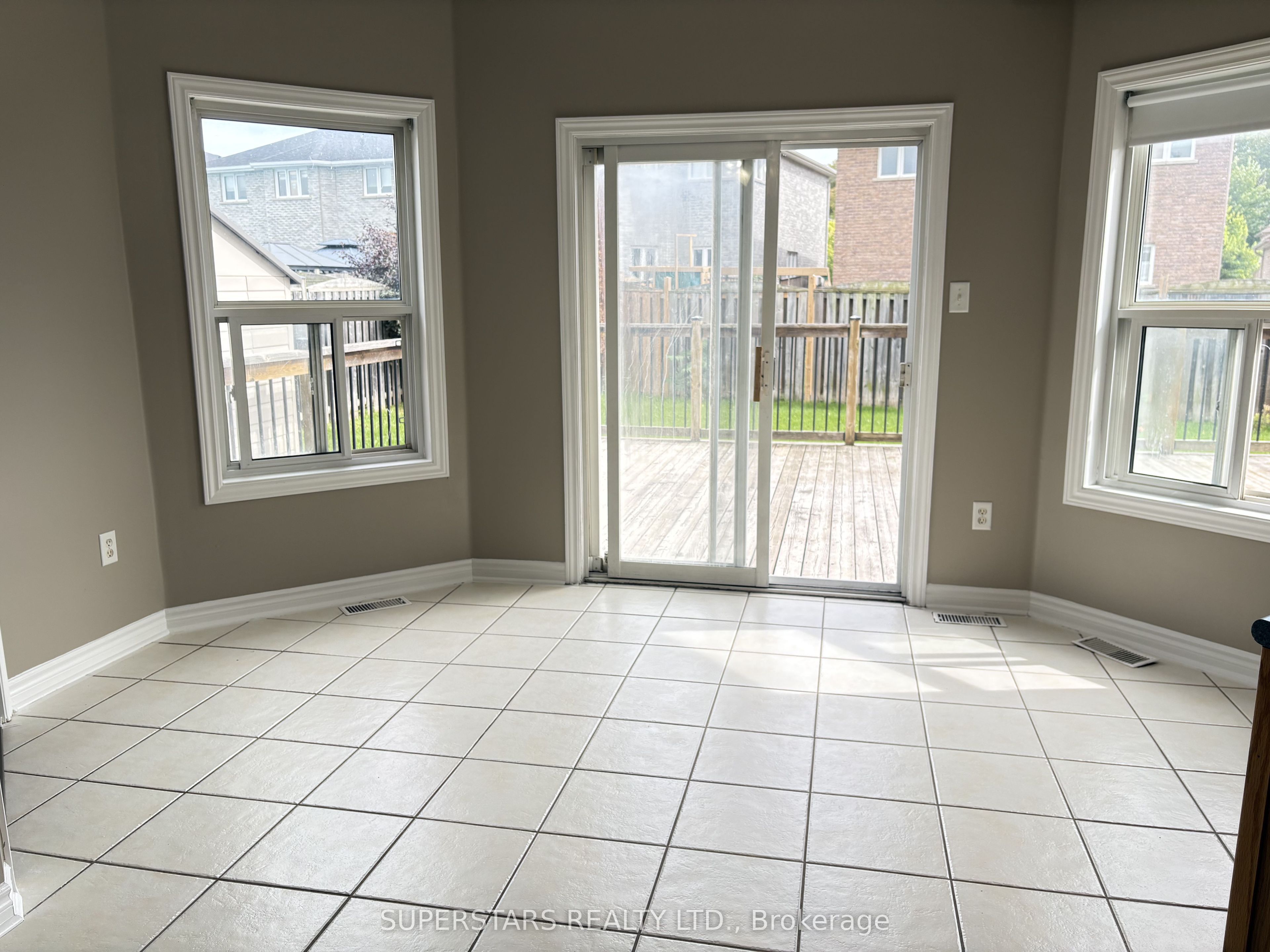 98 Joseph Crescent Property Photo 28