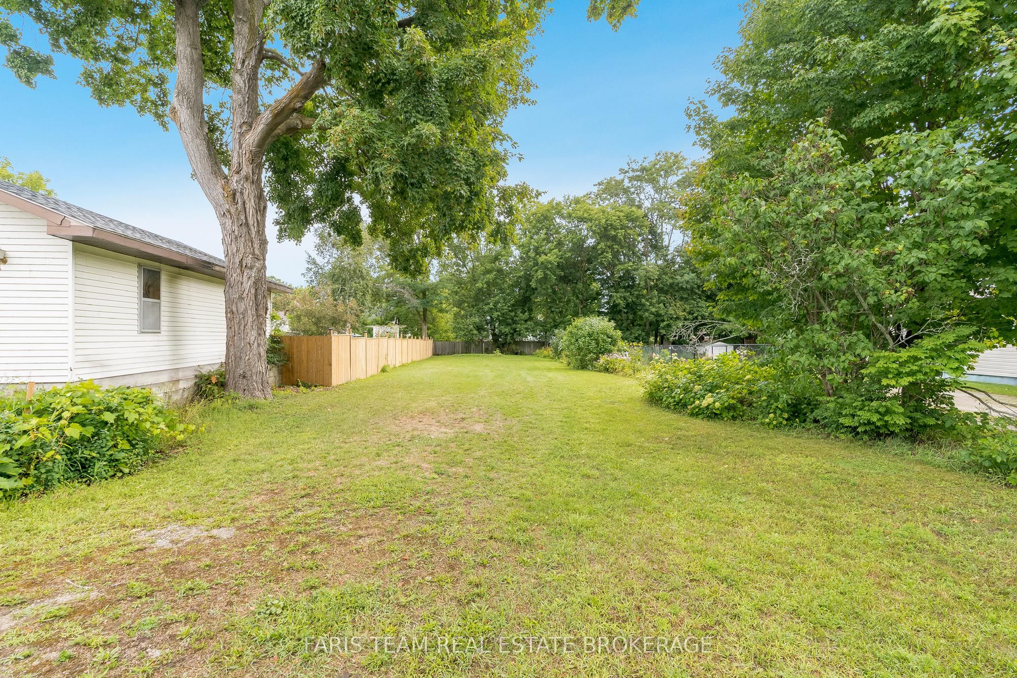 305 Ouida Street Property Photo 2